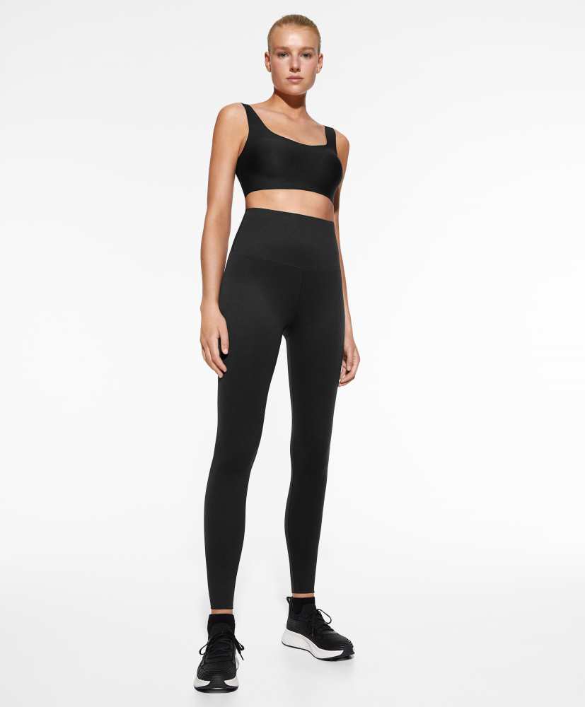 Sutiã esportivo Perfect-adapt com suporte de bojo médio.