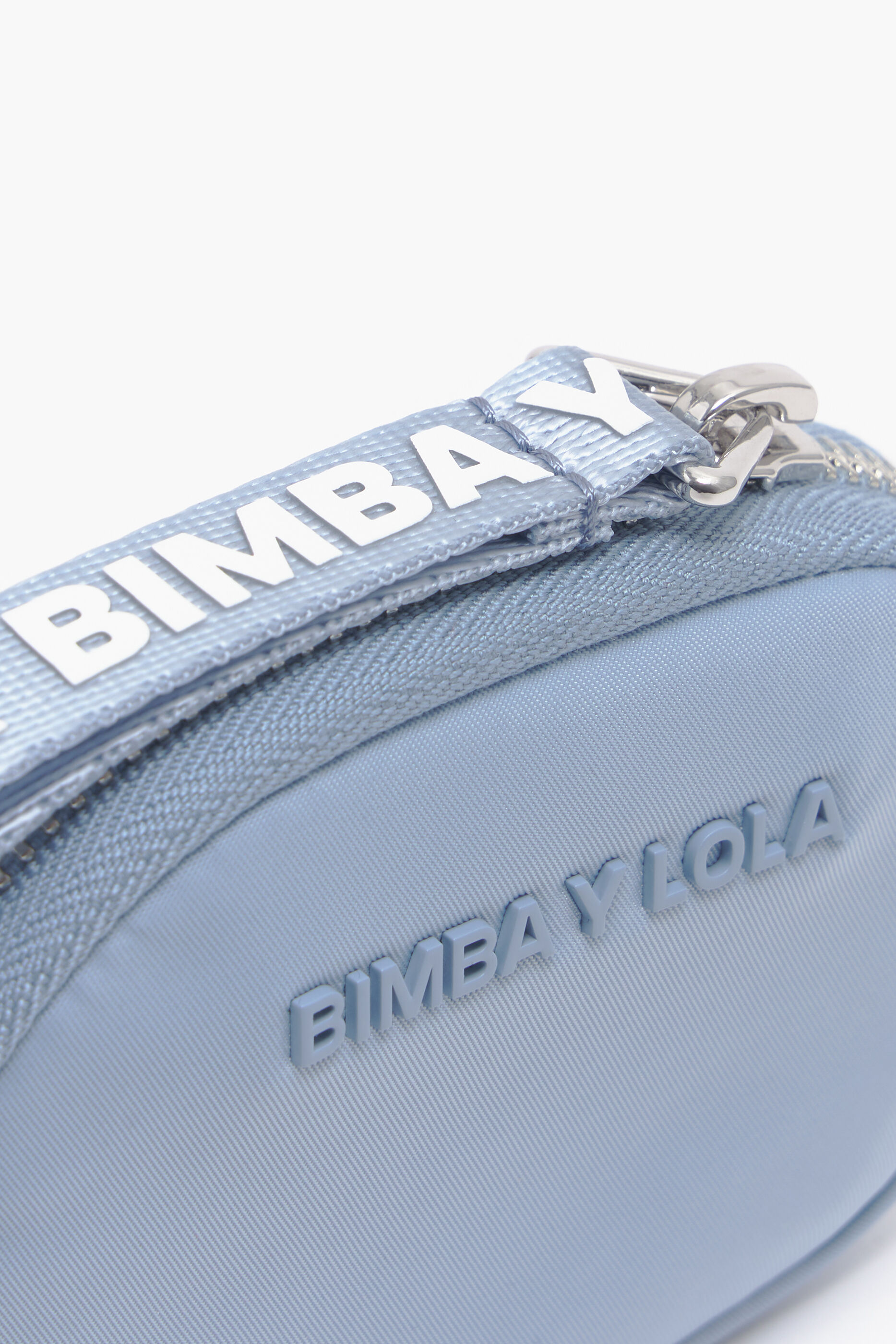 Porta-moedas oval em náilon azul pastel