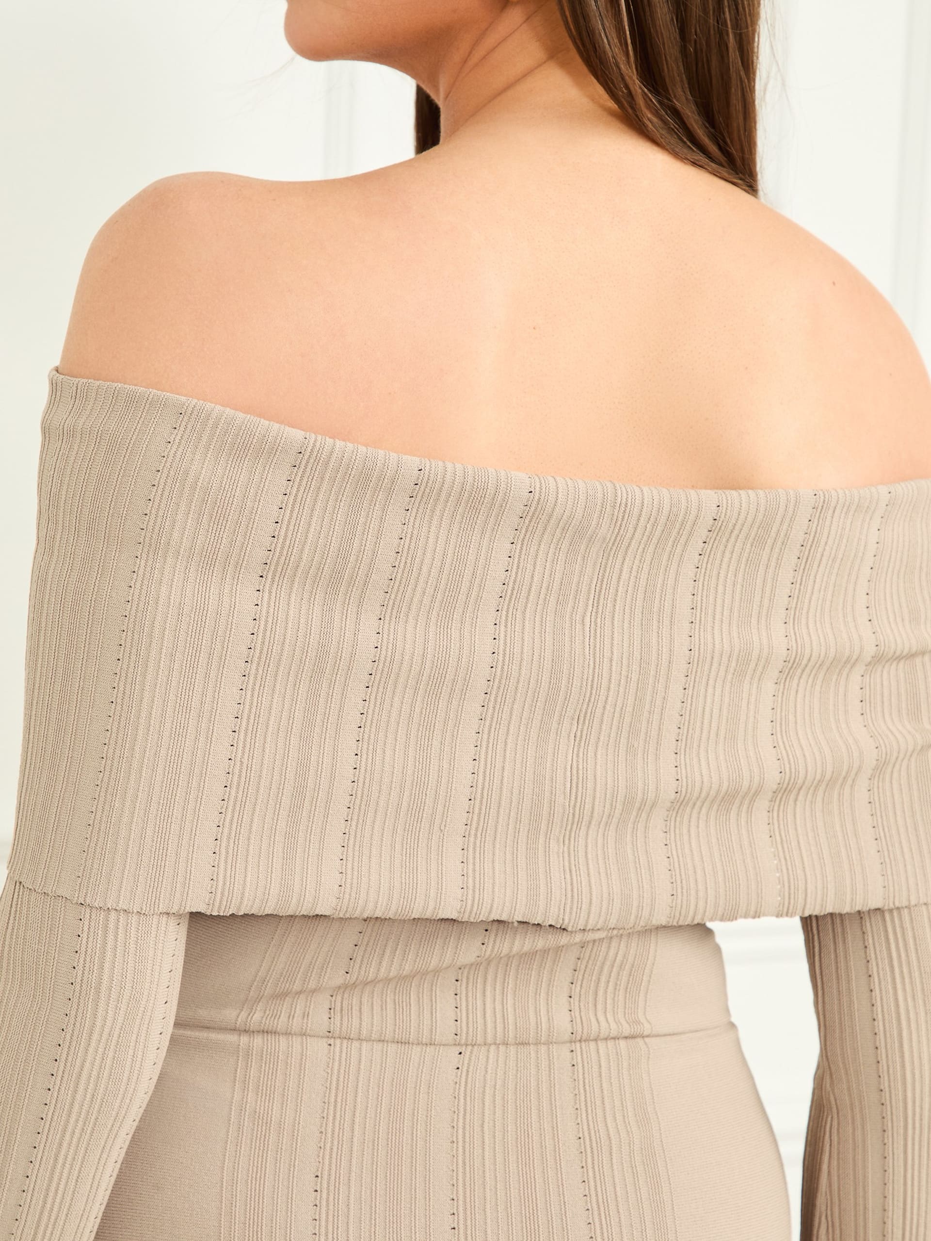 Vestido Giada com ombros à mostra