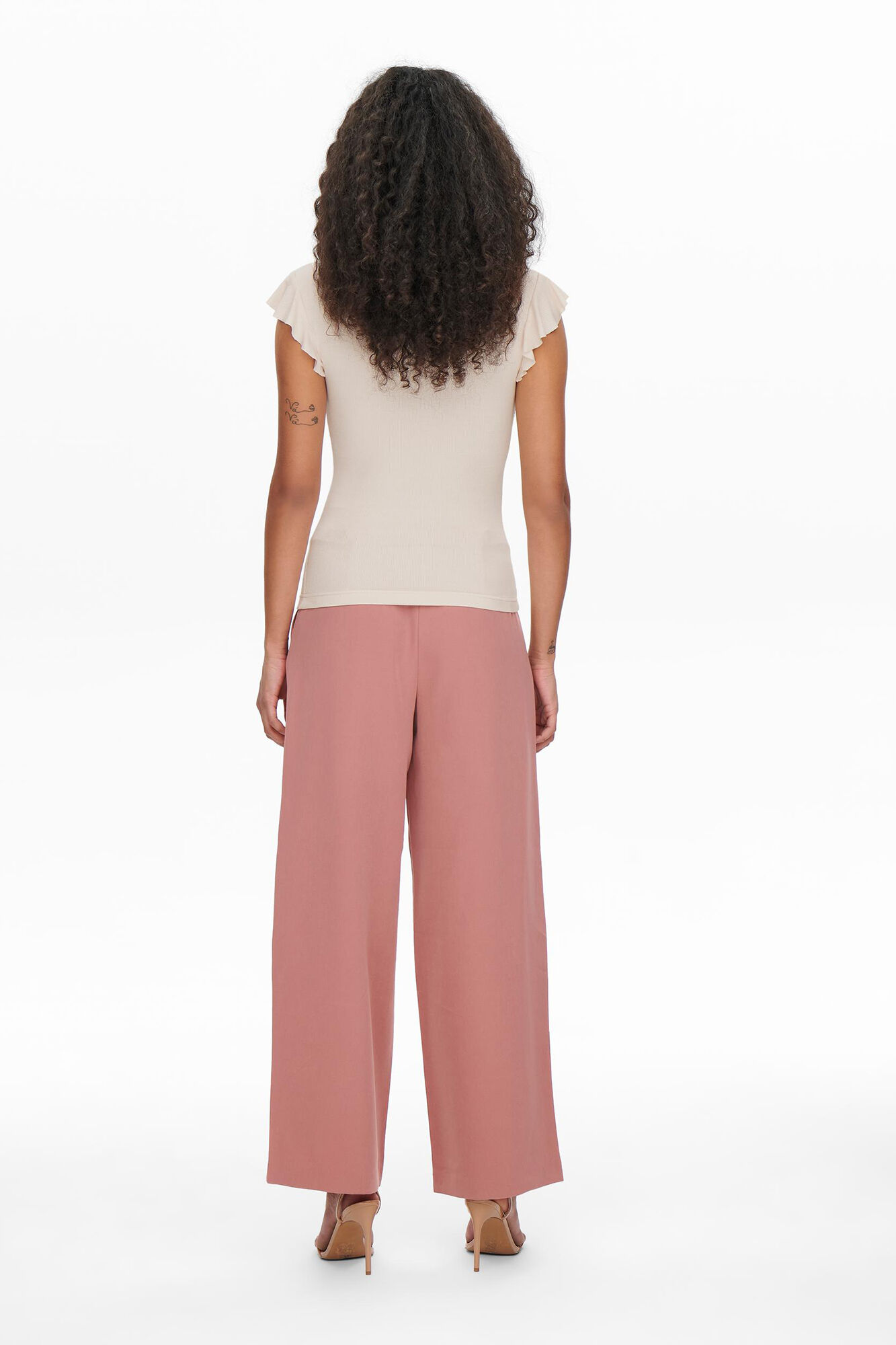 Blusa com mangas franzidas