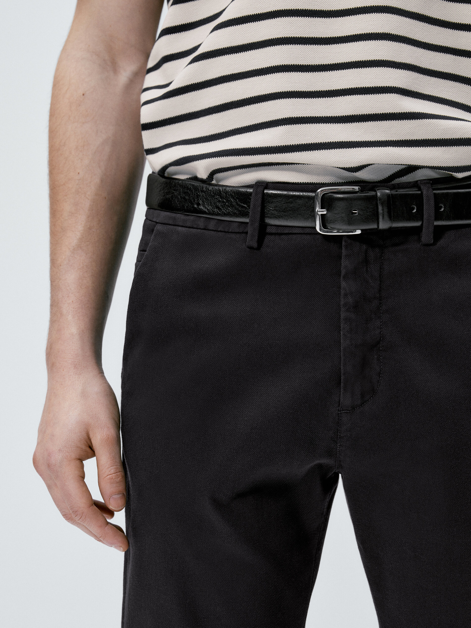 Calça chino micro estructura tapered fit - AZUL MARINO