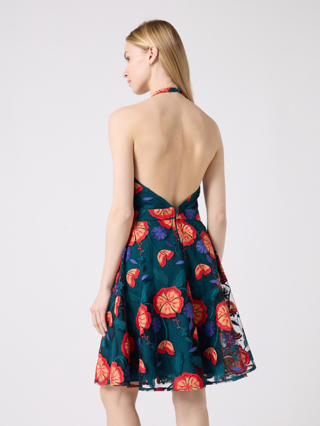 Robe courte dos nu