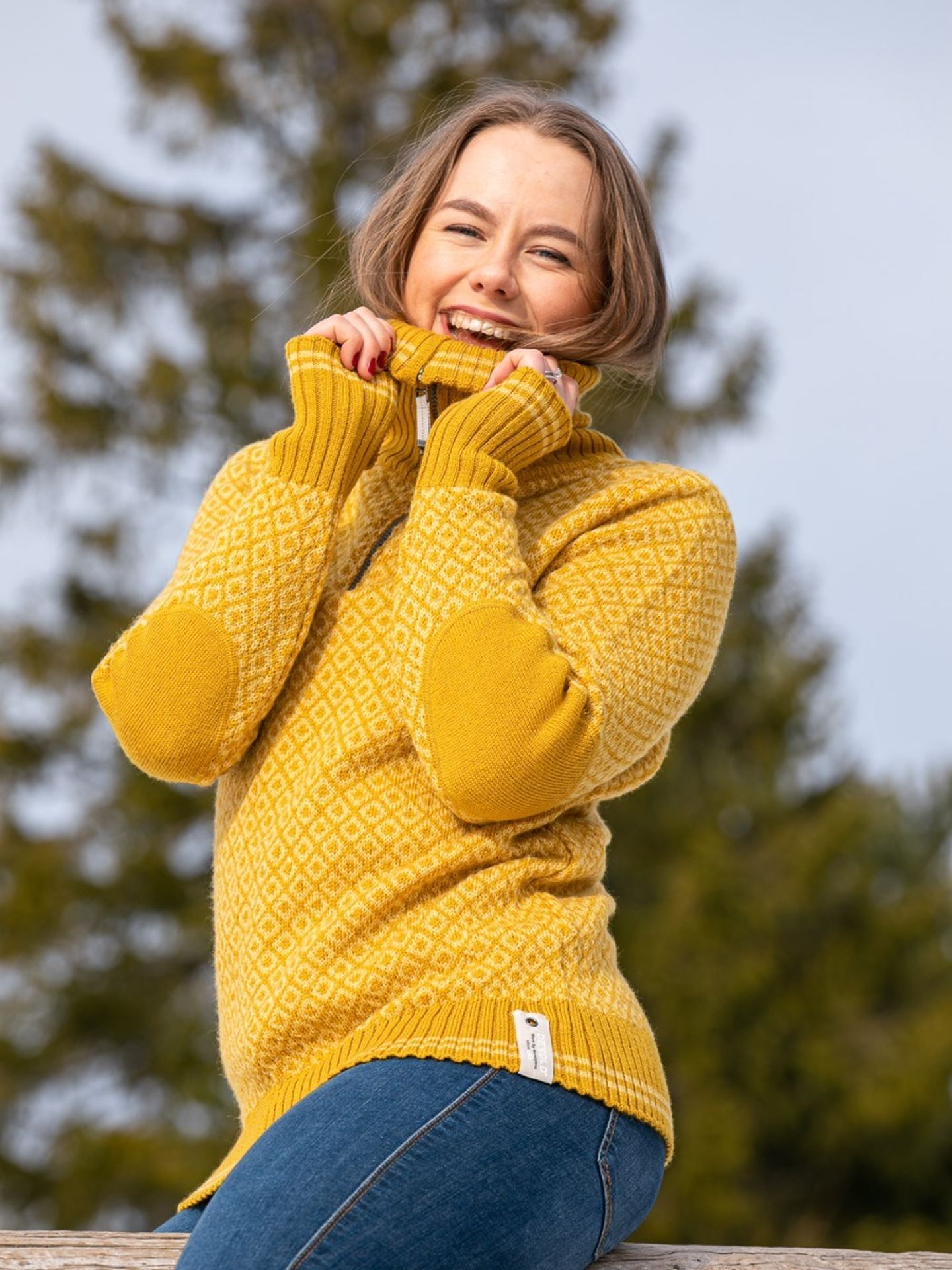Slogen Woman Zip Neck