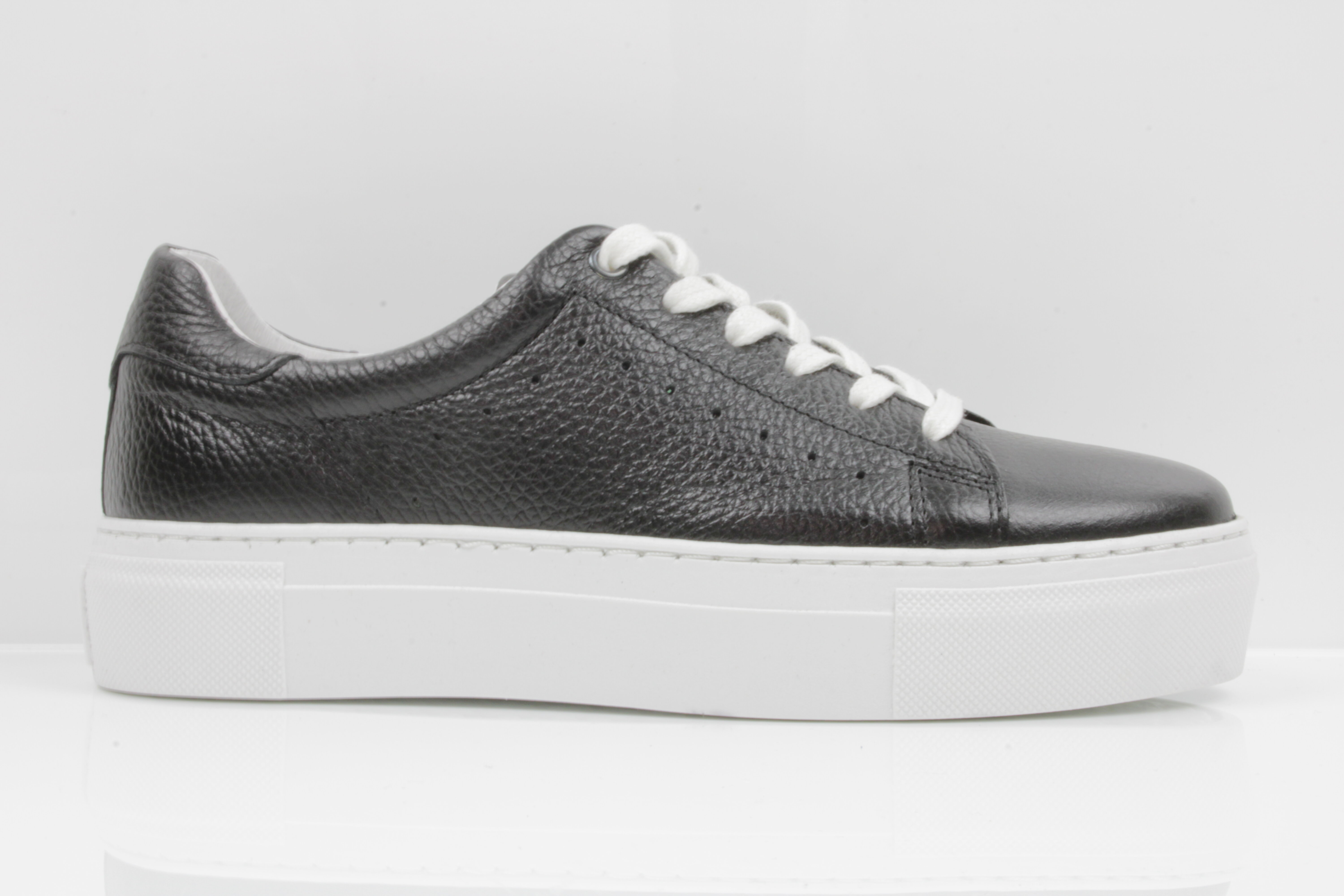 Gil Peterson Sneaker
