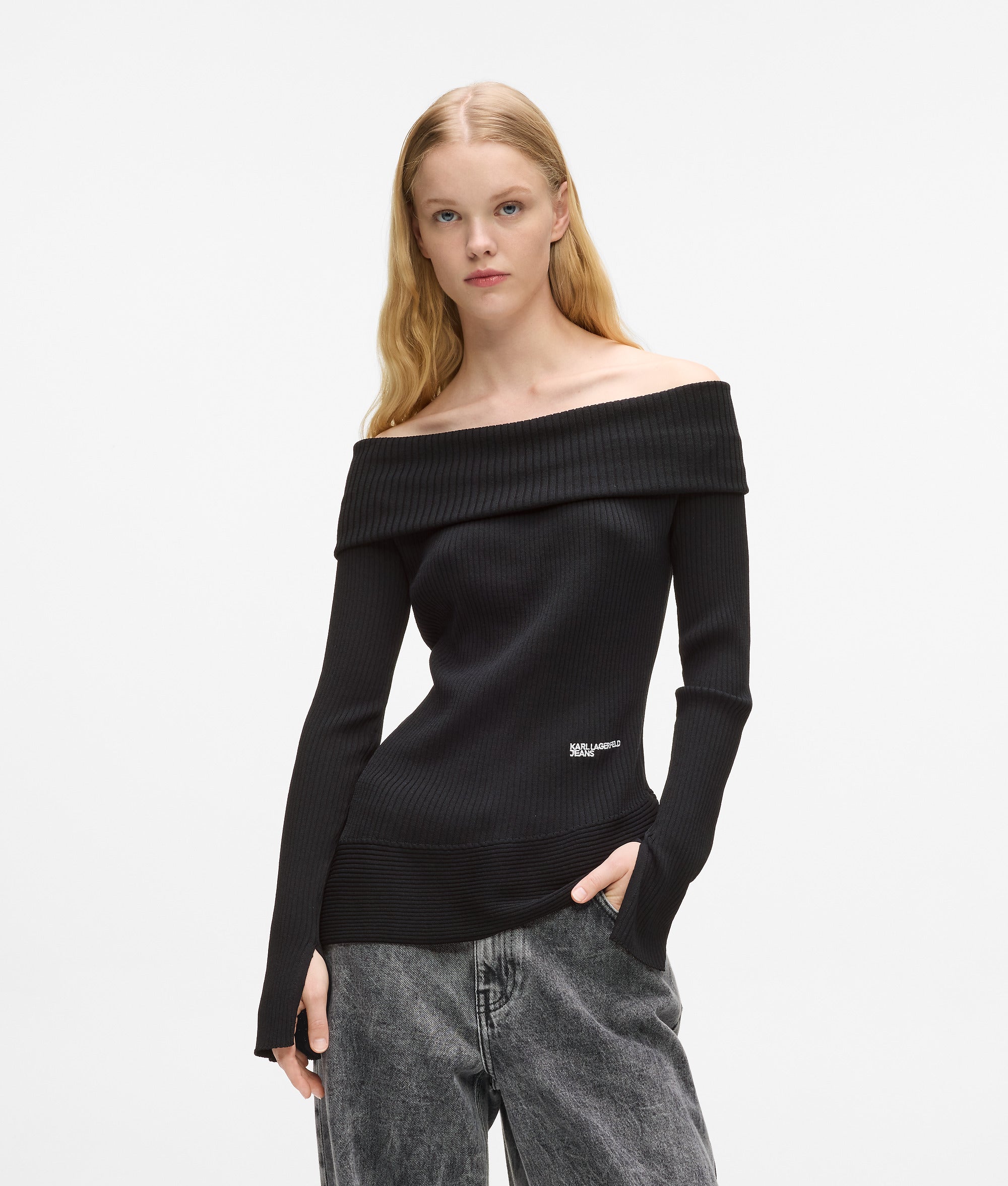 Gebreide top met off-shoulder mouwen