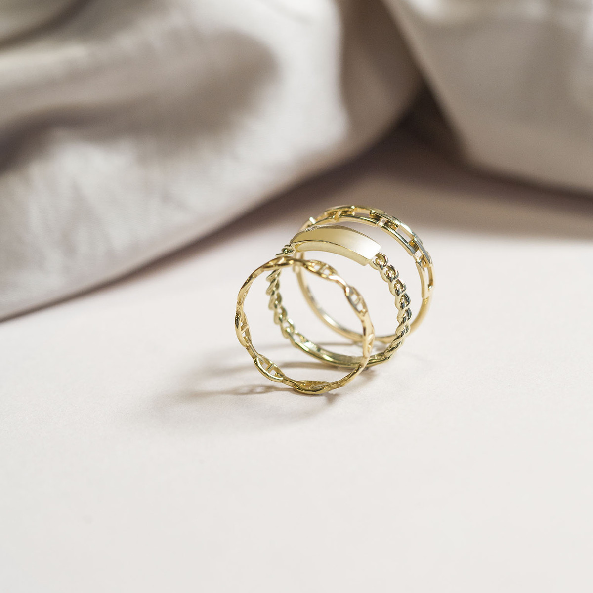Bague or jaune 375, motif maille marine.