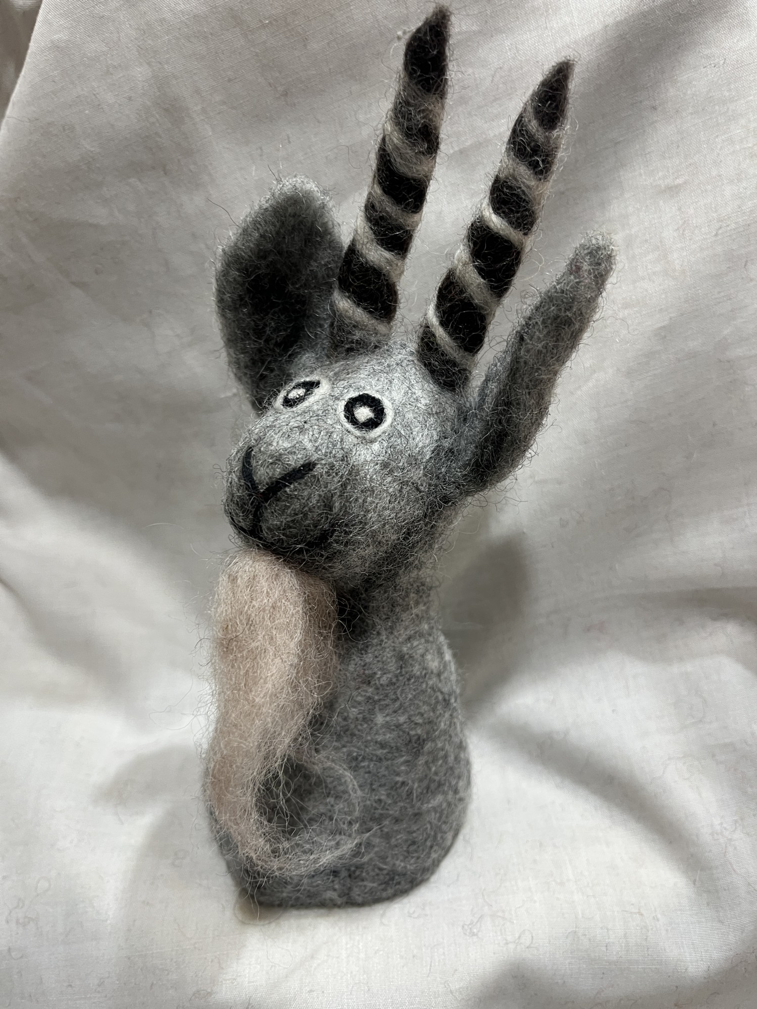 Eierwärmer 'Ziege' aus Filz, grau, H 20 cm, Ø 8 cm zu 9,80