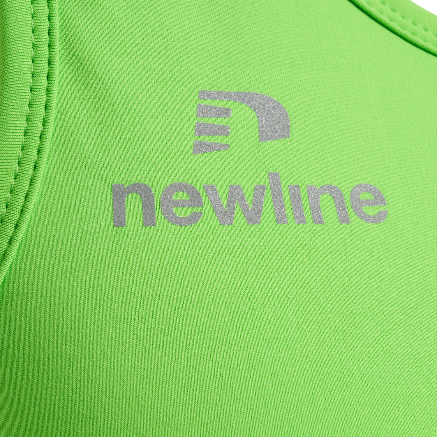 WOMEN'S ATHLETIC TOP
