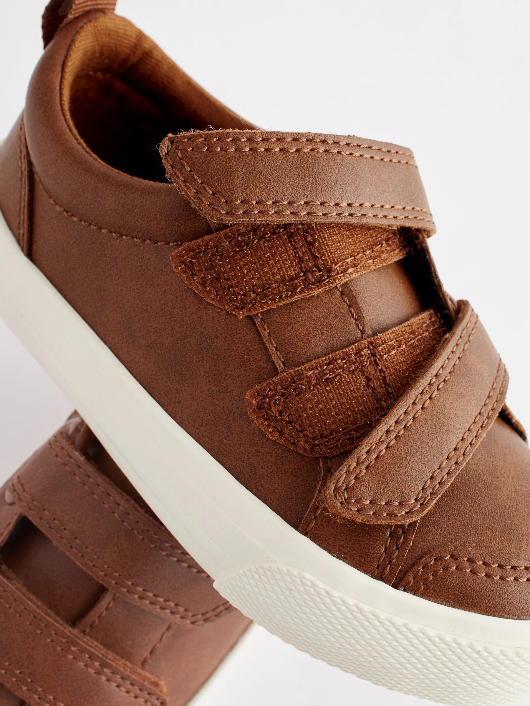 Lichtbruin - Sneakers met twee klittenbandjes