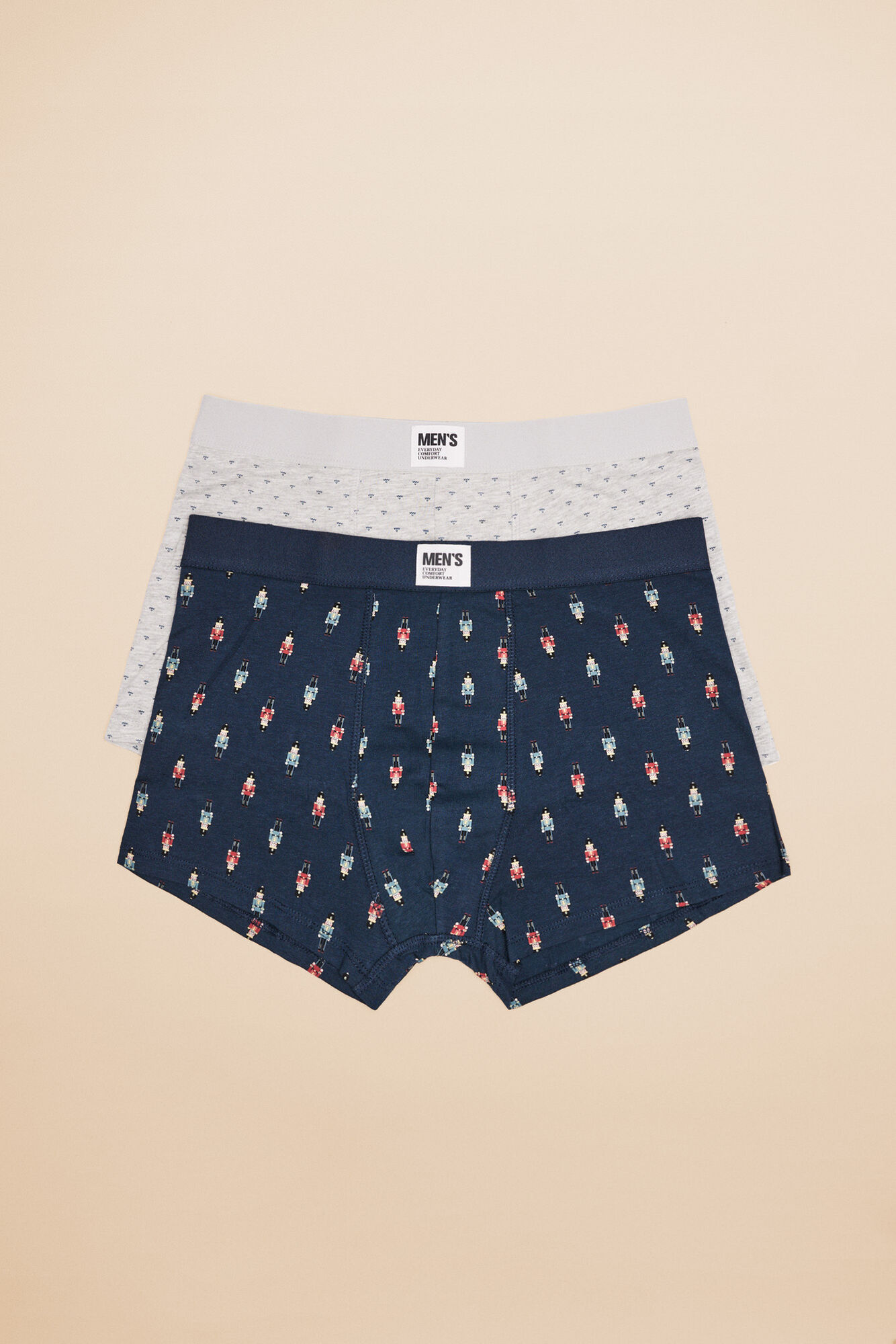 Pacote com 2 cuecas boxer azuis com estampa de quebra-nozes.