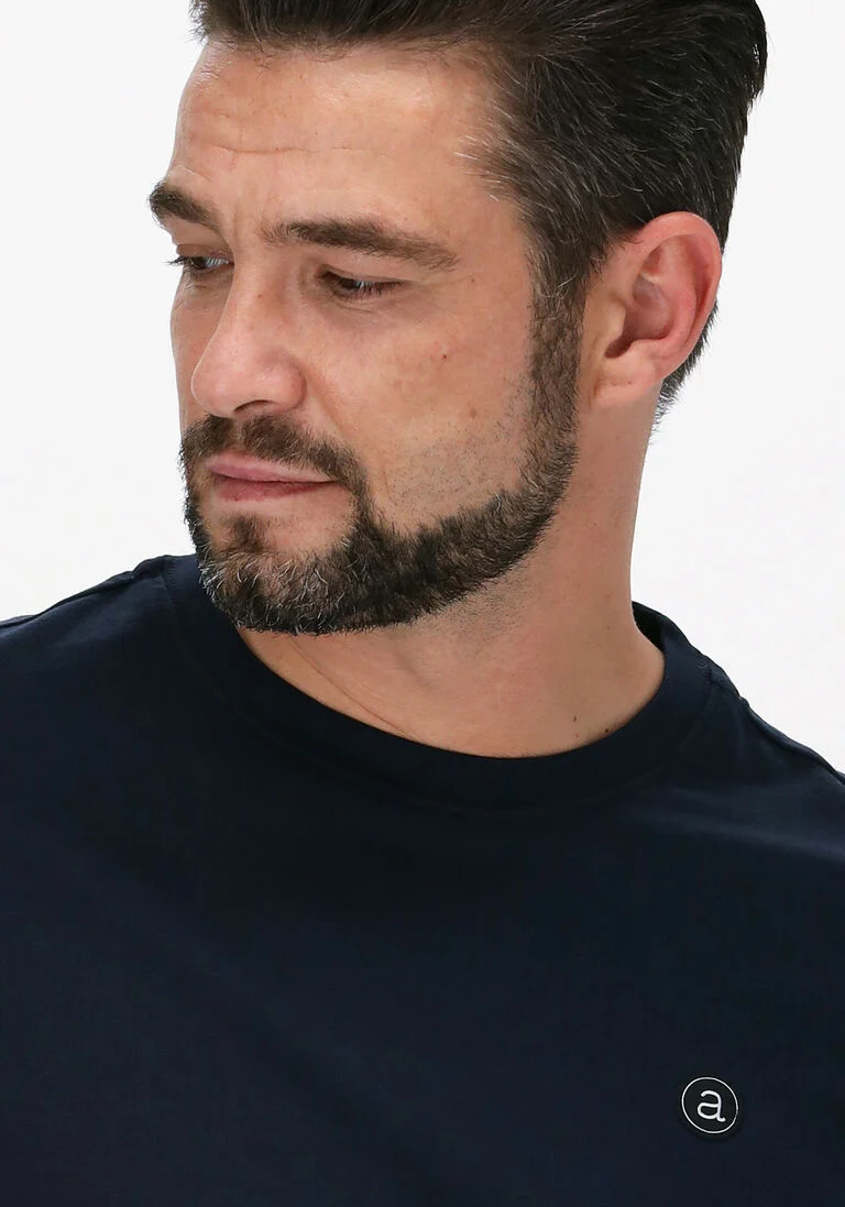ANERKJENDT donkerblauwe anerkjendt t-shirt akrod noos tee