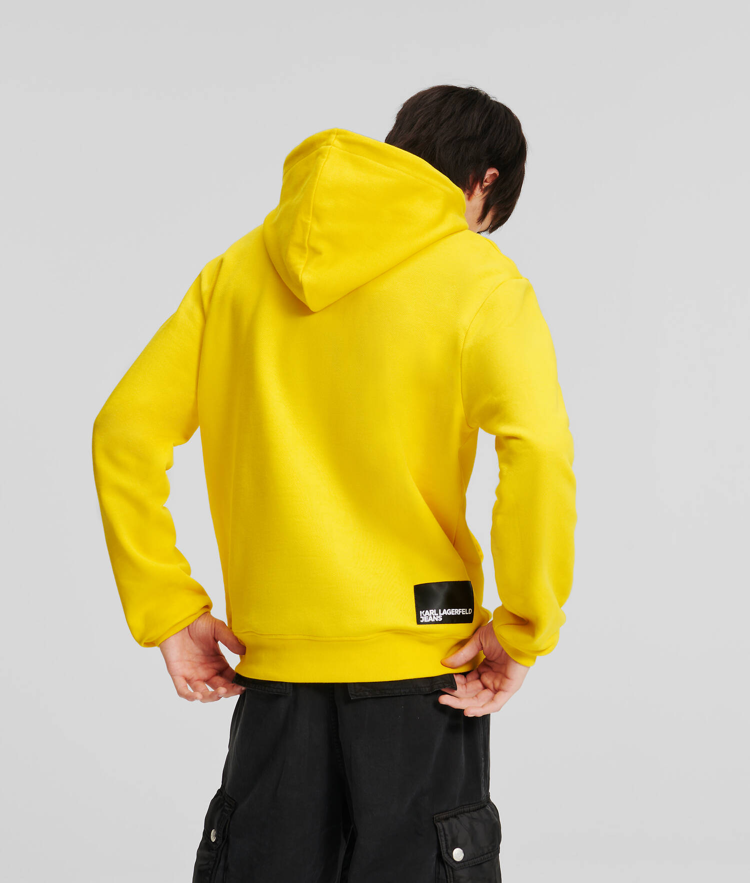 SWEAT À CAPUCHE AVEC LOGO KLJ ENCADRÉ