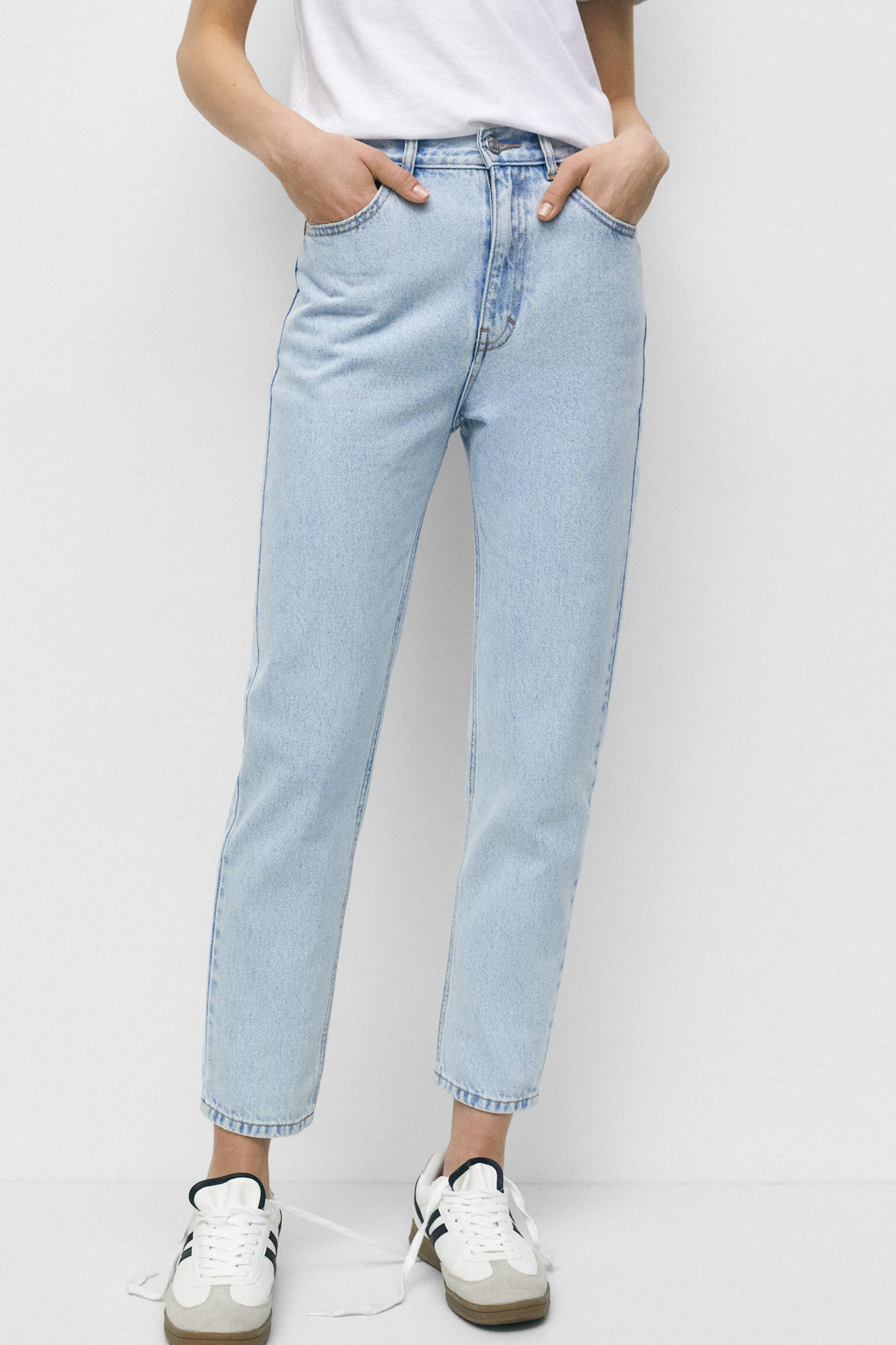 CALÇA JEANS BÁSICA MOM FIT - AZUL CLARO