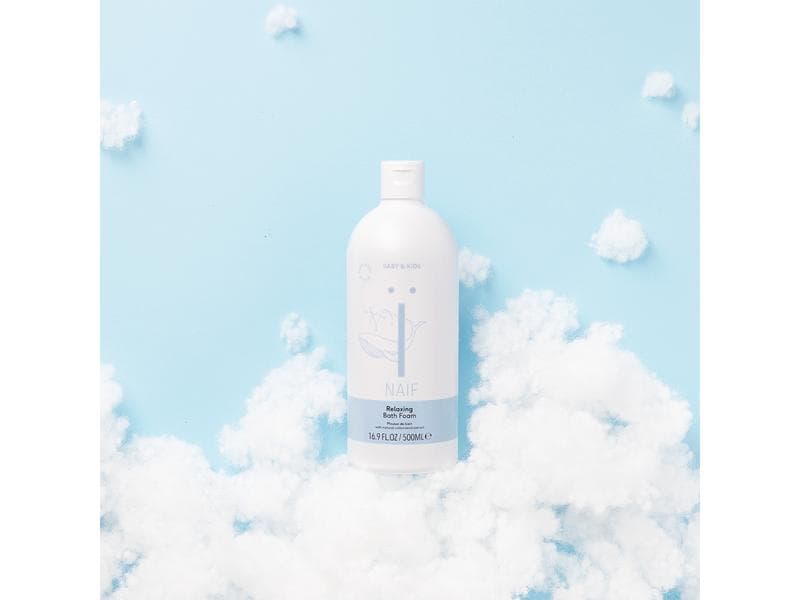 NAÏF Schaumbad Relaxing Bath Foam 500 ml Mildes Baby-Badeschaum für alle Hauttypen