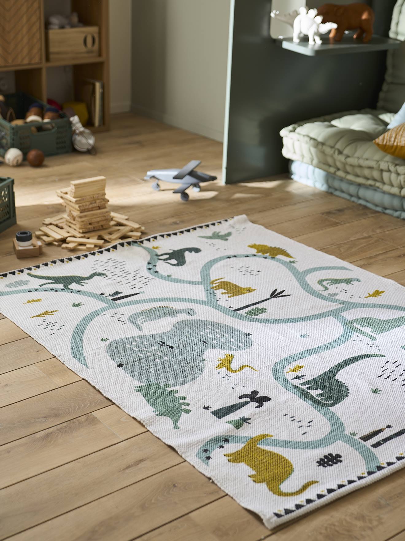 Tapete Dinoland liso branco claro com motivos