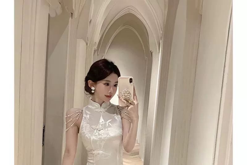 Aurora - Mouwloze Faux Pearl Chain Jacquard Midi Sheath Qipao