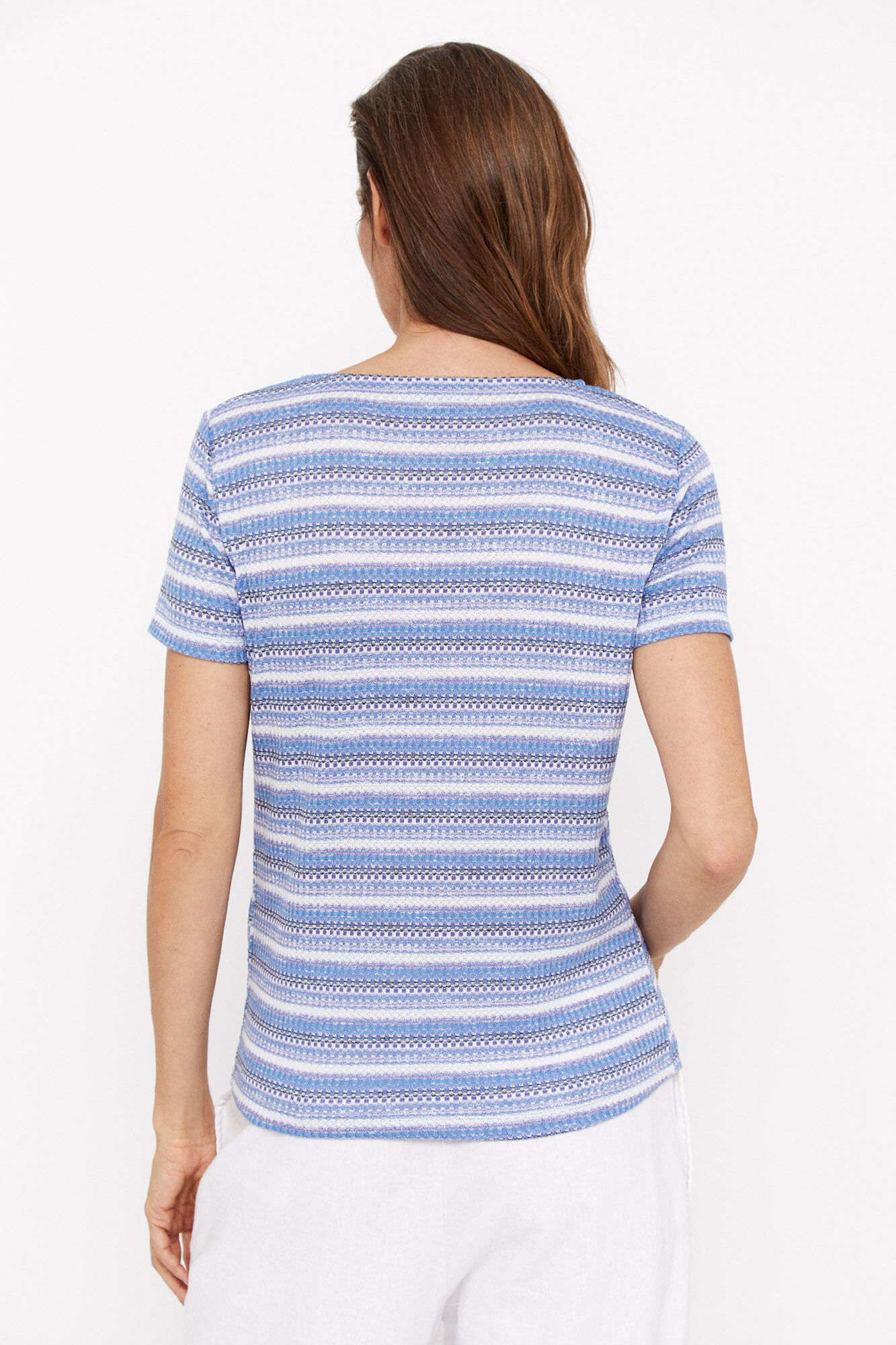 Camiseta listrada com decote em formato de coração - Estampa azul