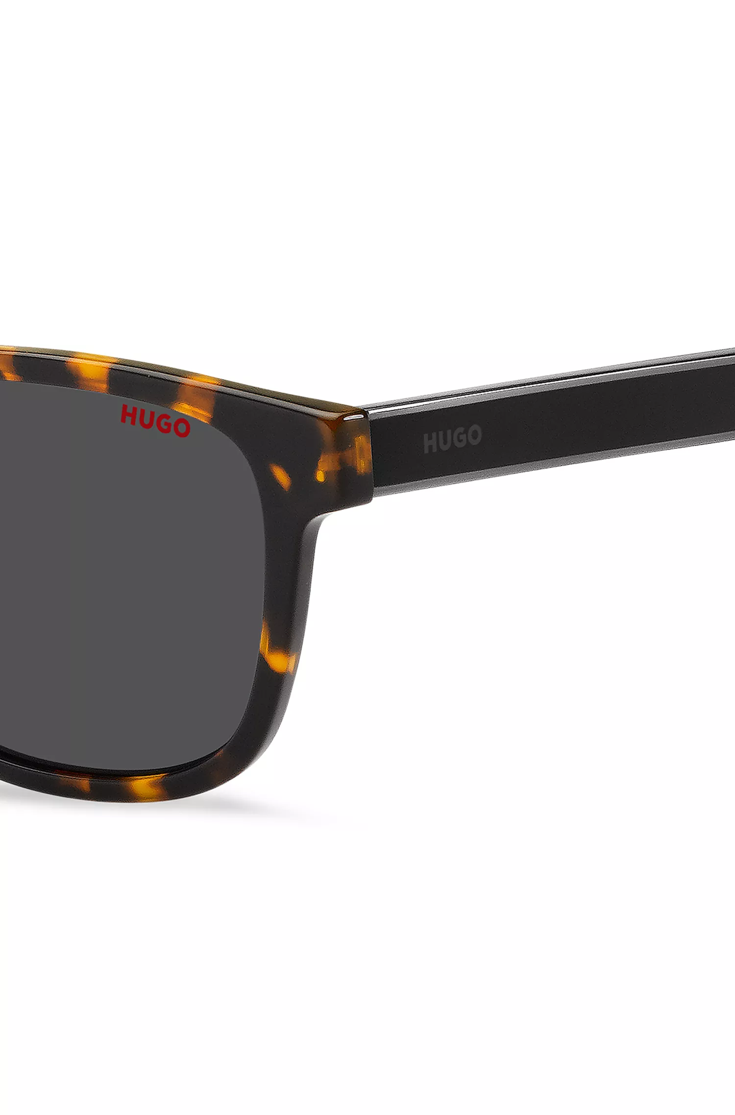 Óculos de sol HUGO em acetato vermelho-chifre com hastes personalizadas.