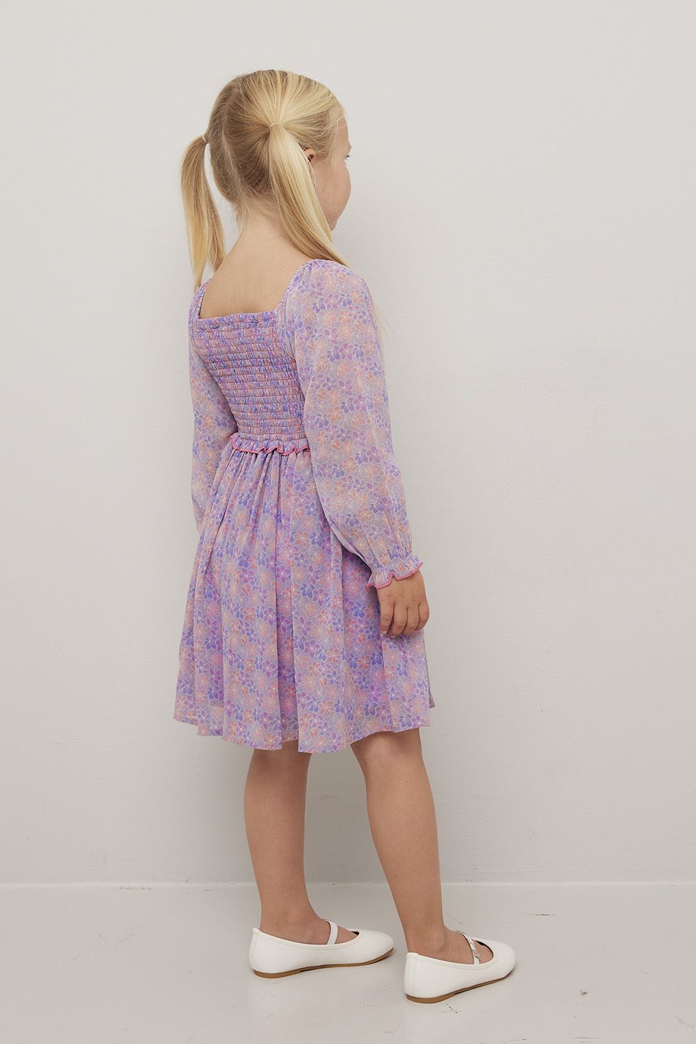 Kjole i chiffon Lilje