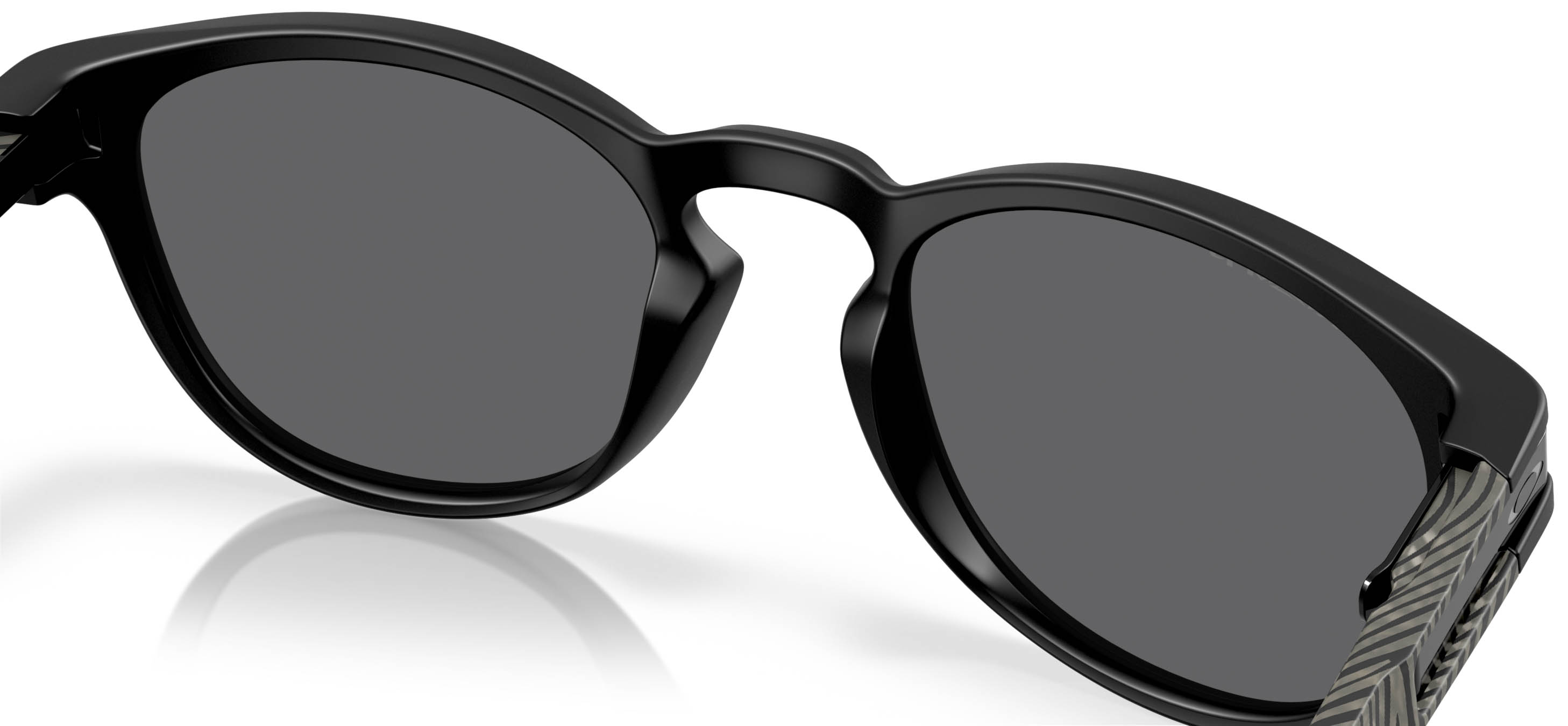 Latch 74/Matte Black w/Prizm Black Polarized