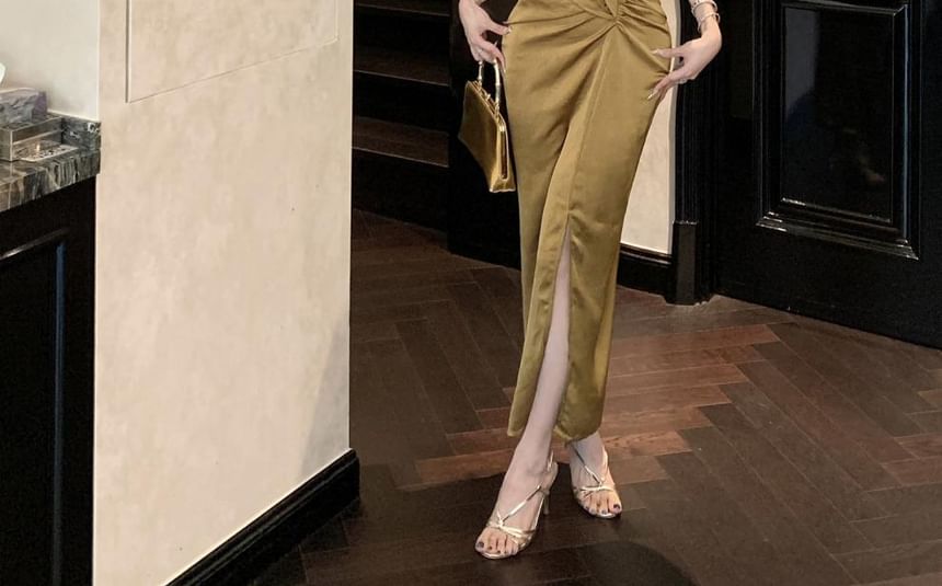 Morning Glory - Mouwloze V-hals maxi-jurk met ruches en split