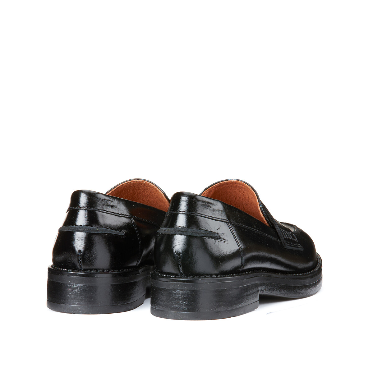 JONAK<br>Mocassins Mirna em couro, sola grossa