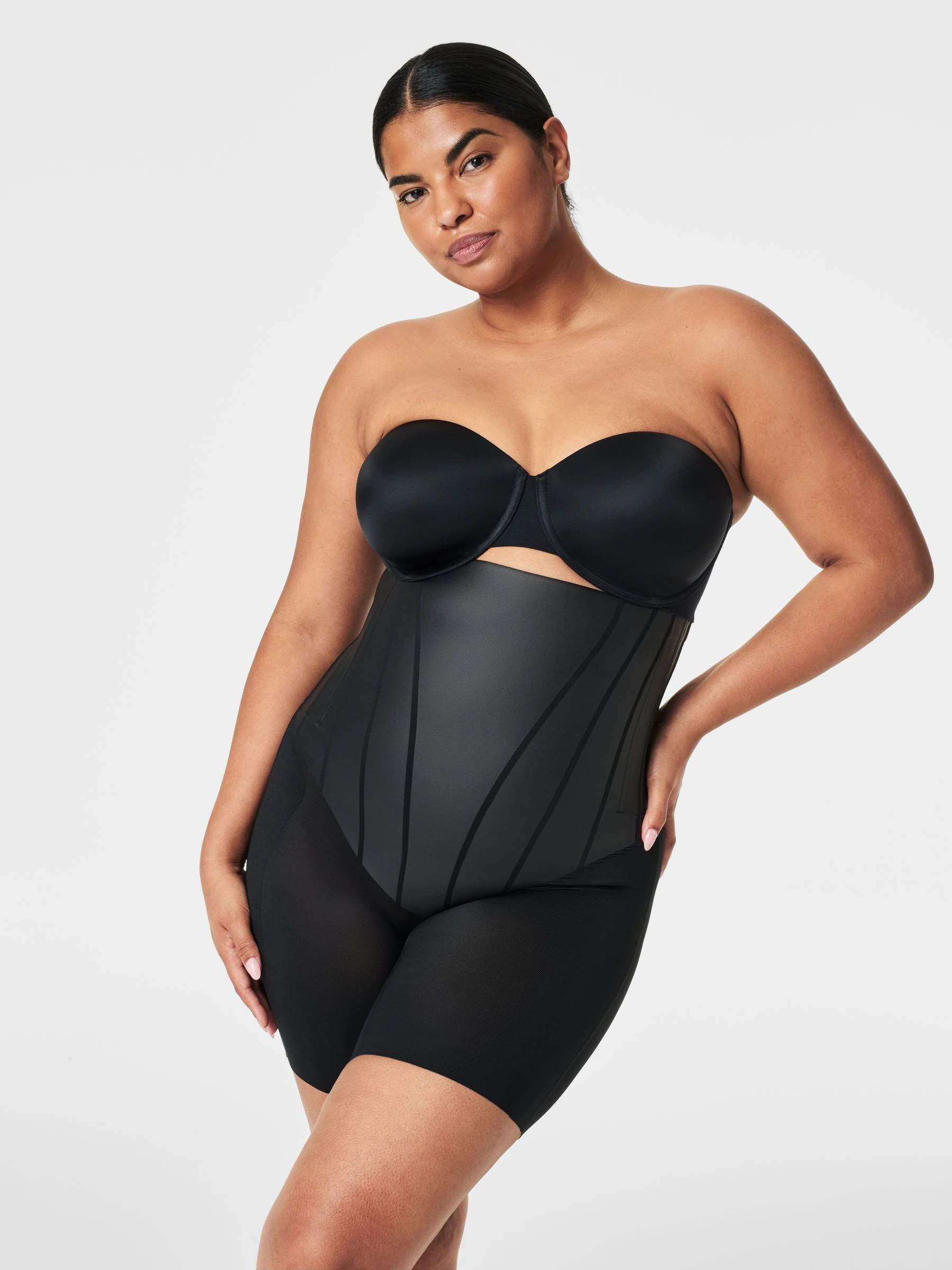 Zwart - SPANX SPANXsupersculpt™ TotalContour High-Waisted Mid-Thigh Shorts