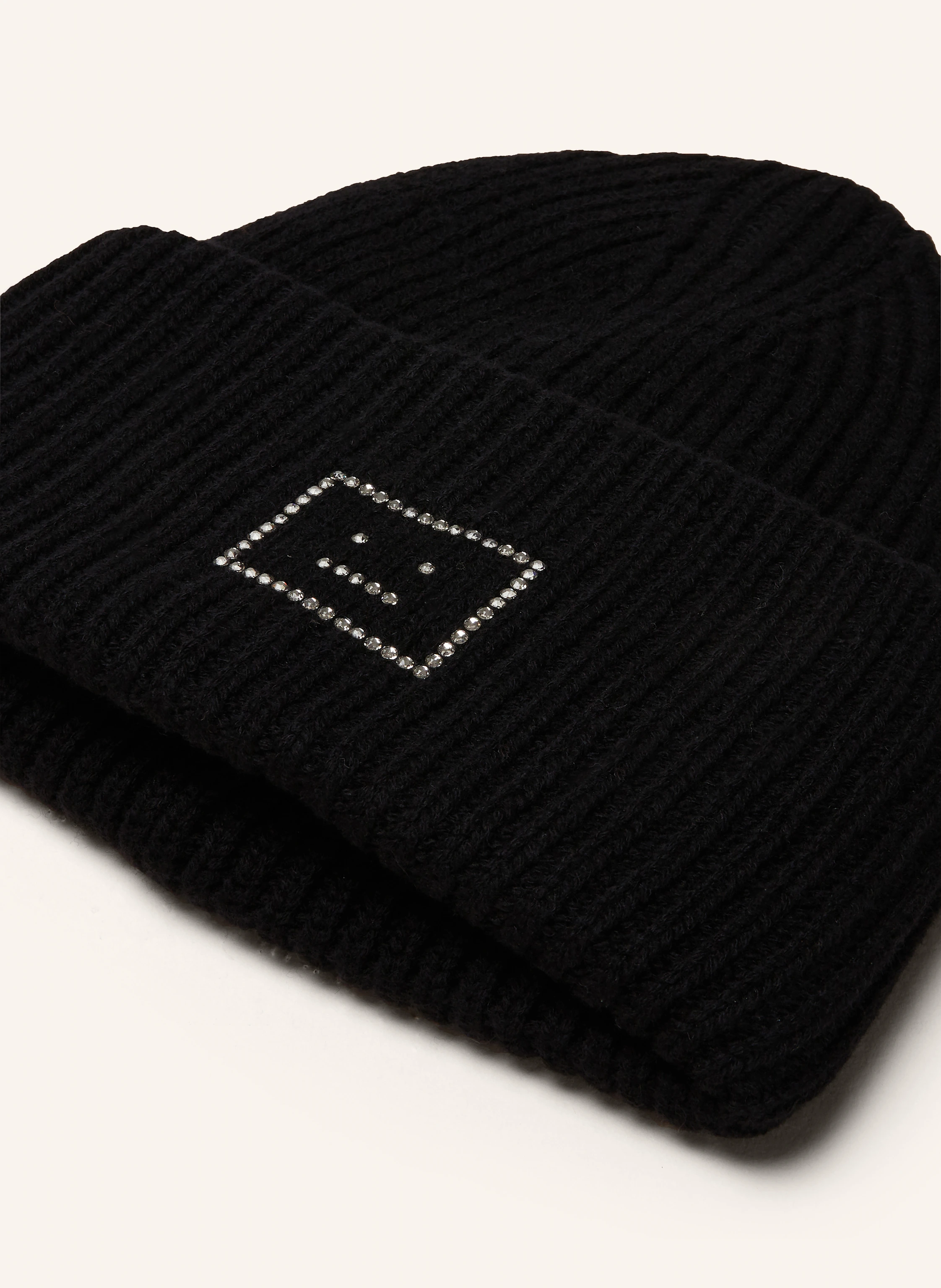 Acne Studios Mütze mit Schmucksteinen