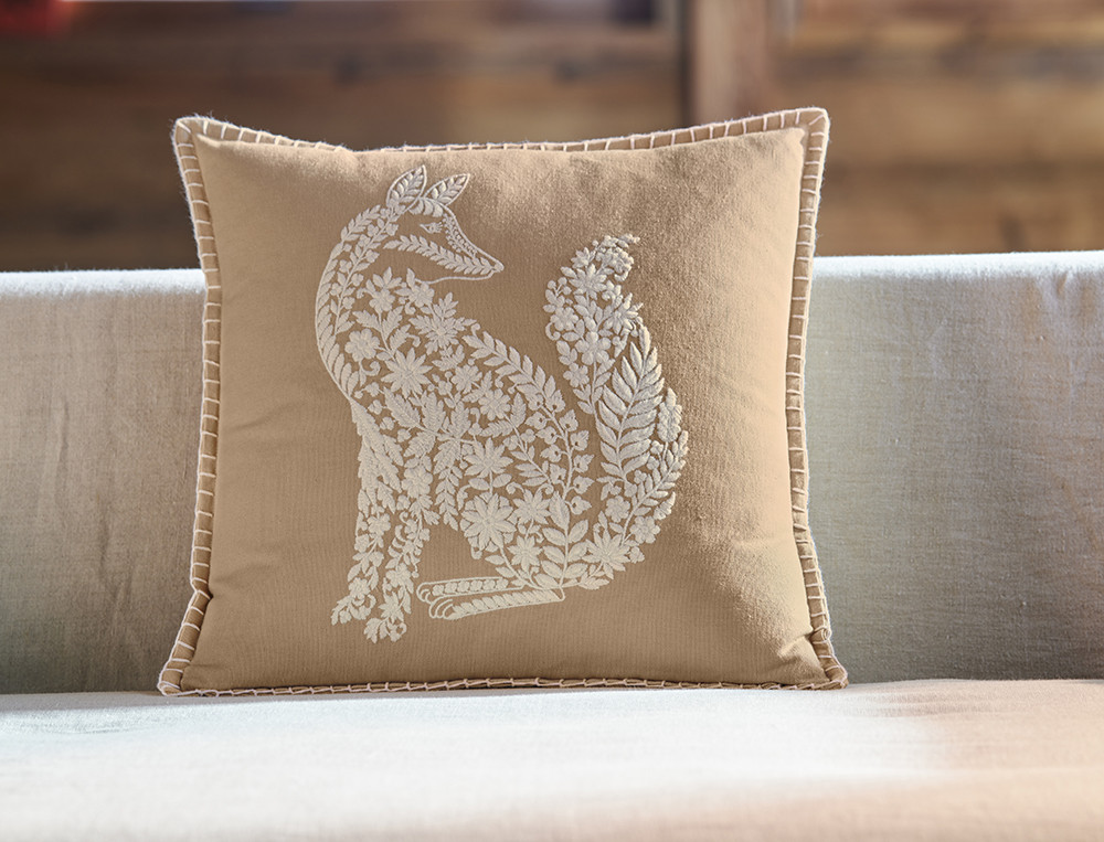 Coussin brodé motif renard-Chemin des écureuils