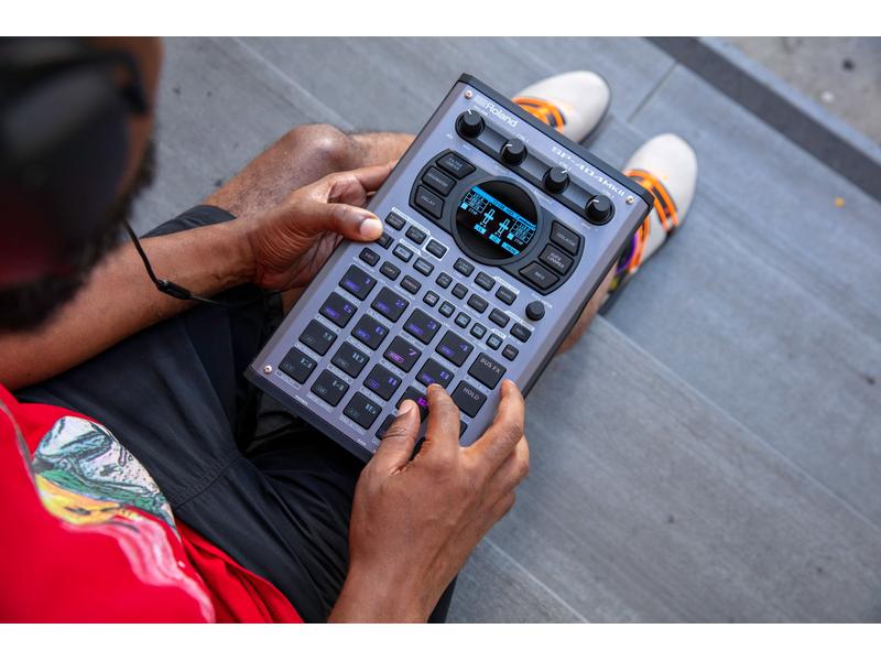 Roland Sample-Player SP-404MKII Sampler und Effektunit für Kreative