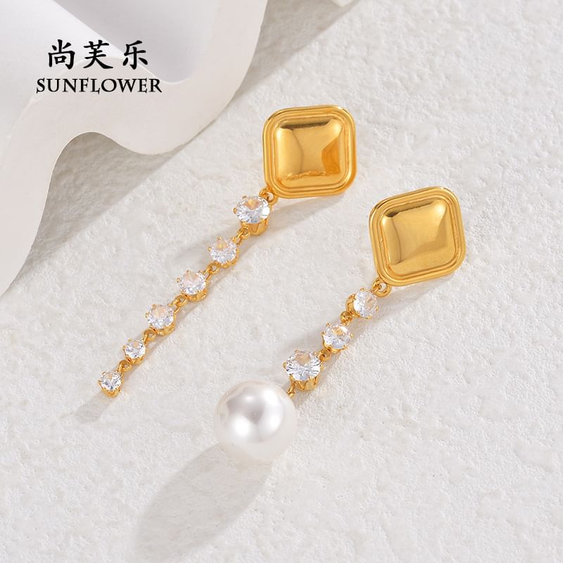 Shangfleur - Asymmetrische oorbel met strass-imitatieparels