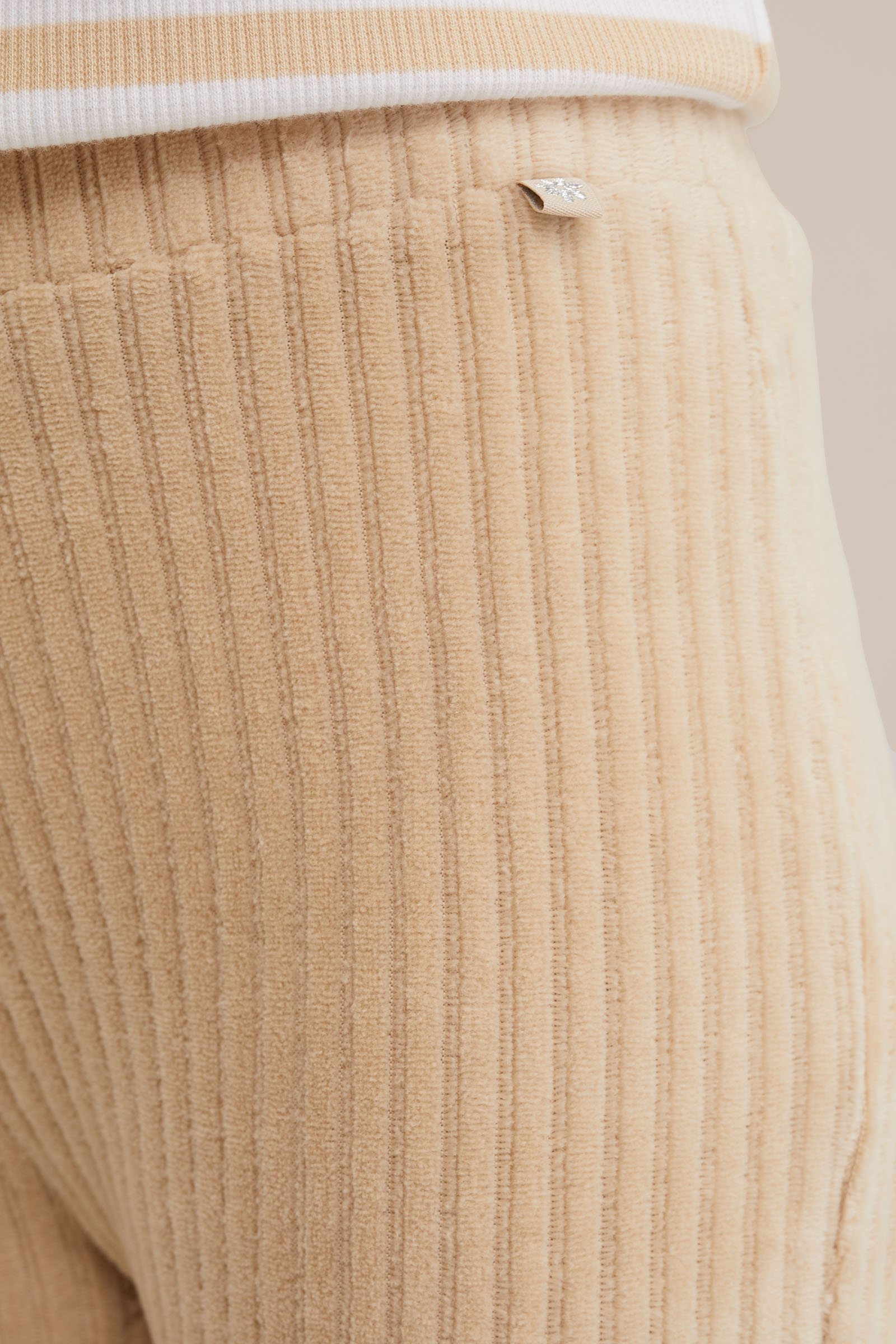 Meisjes velvet flared legging van ribstof WE Fashion Witgoud