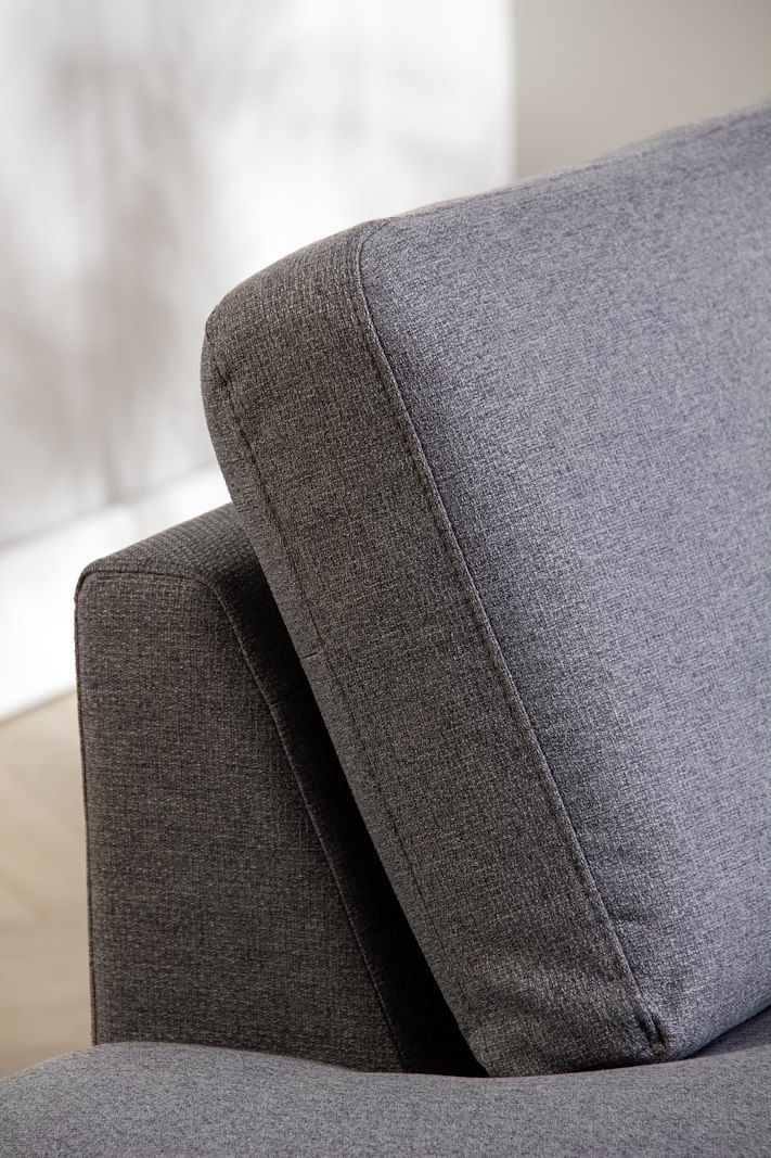 Portland hjørnesofa 2-seter med åpen ende høyre. Tekstil Herby 35 Grey med sorte ben