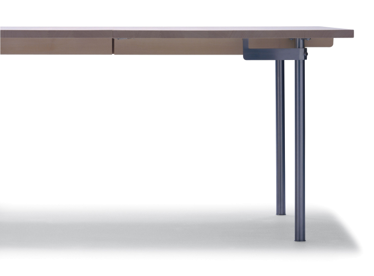 Carl Hansen & Son CH322 uitschuifbare tafel 160x95 gezeept eiken, roestvrijstalen onderstel