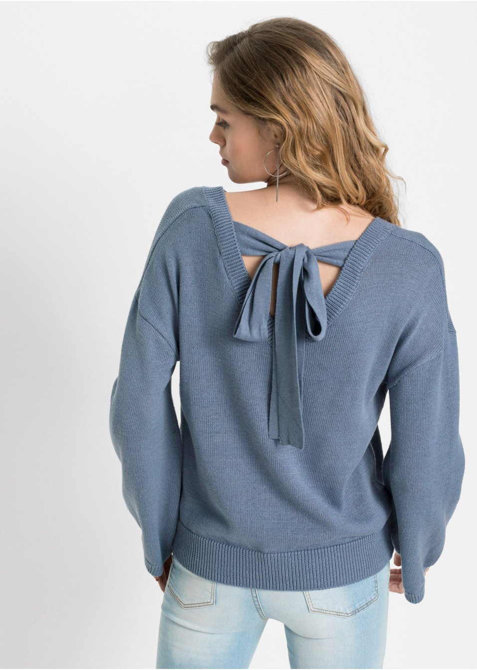 Pull à détail nœud et manches amples