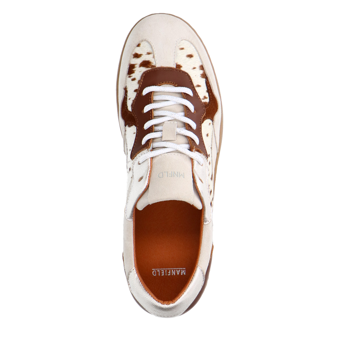 Beige suède sneakers met cow details