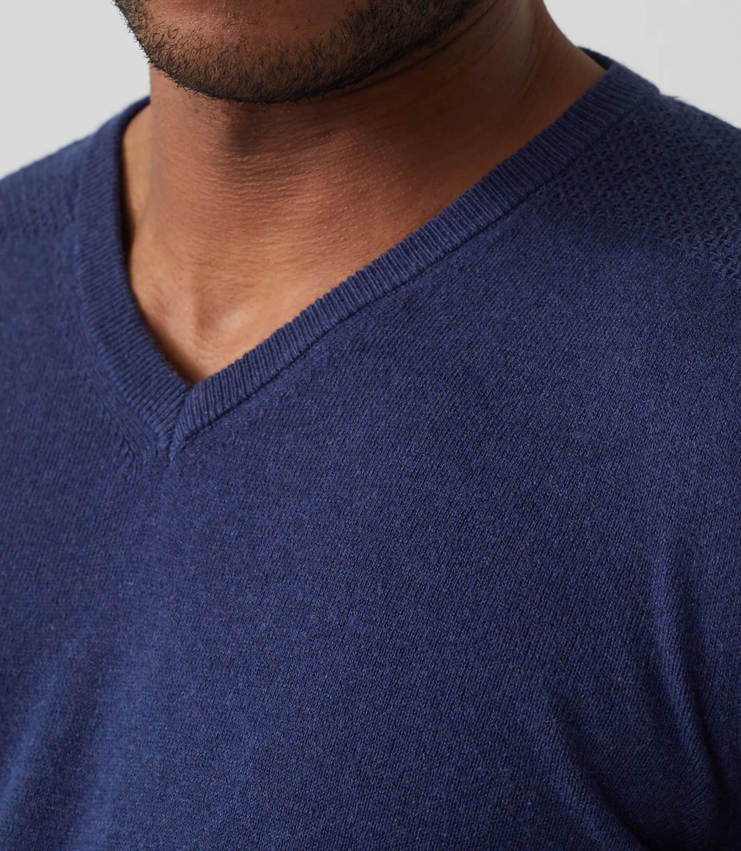 Pull col V coton-cachemire bleu 