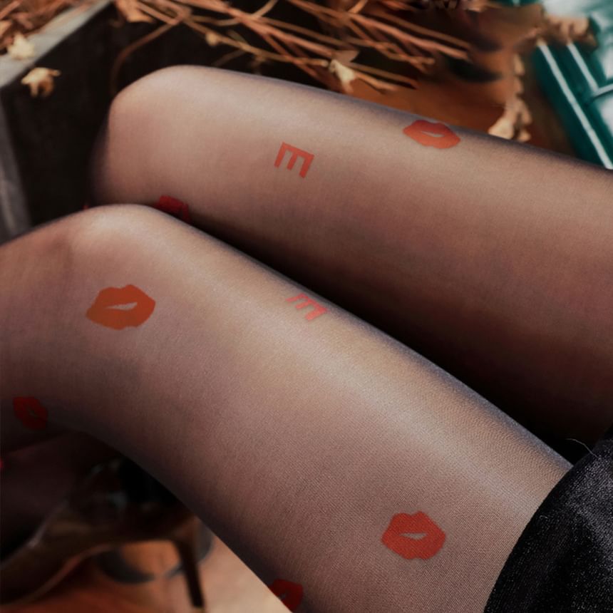Kuromori - Transparante panty met lipprint
