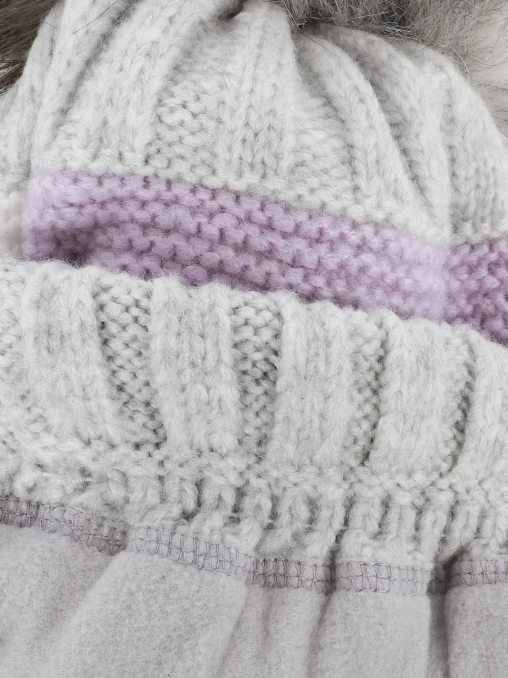 Damen Stickmütze mit Bommel