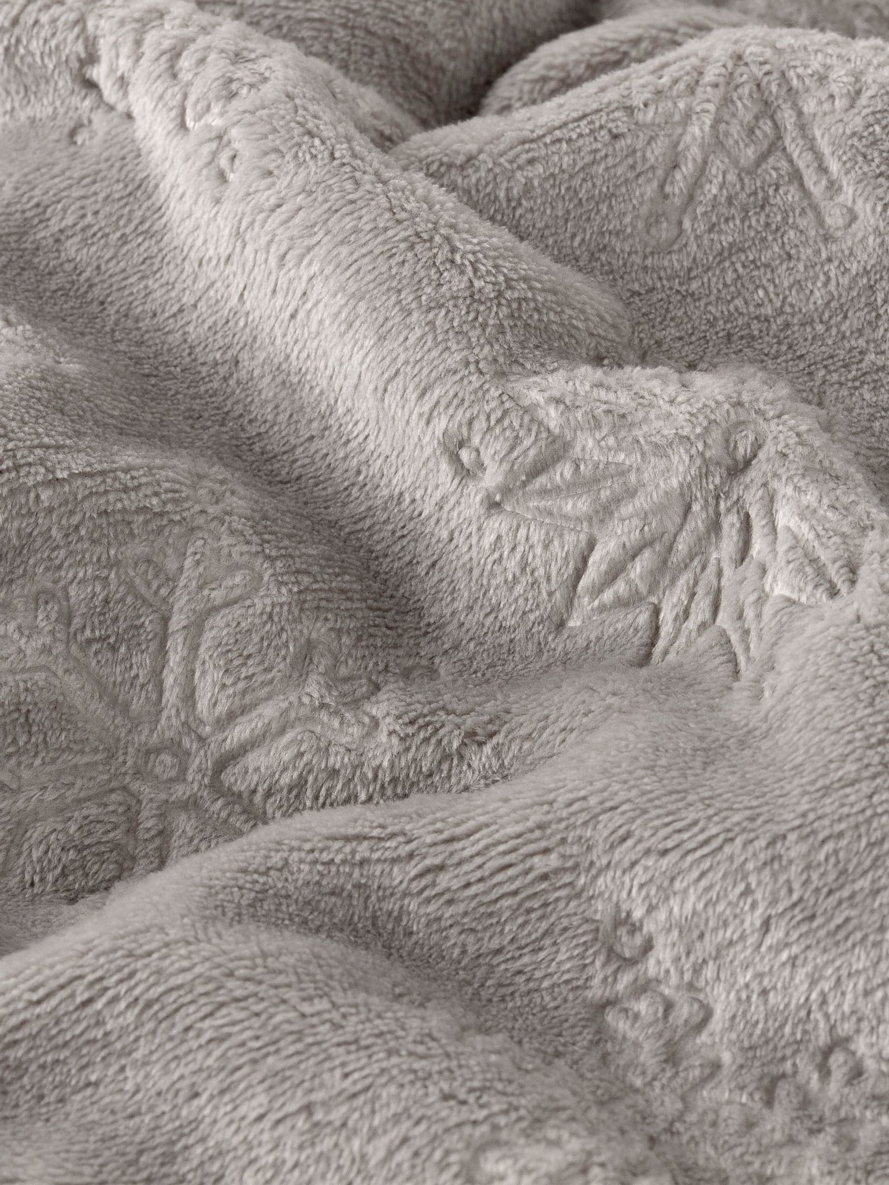 Furn Christmas Snowflakes Soft Flannel Fleece Throw