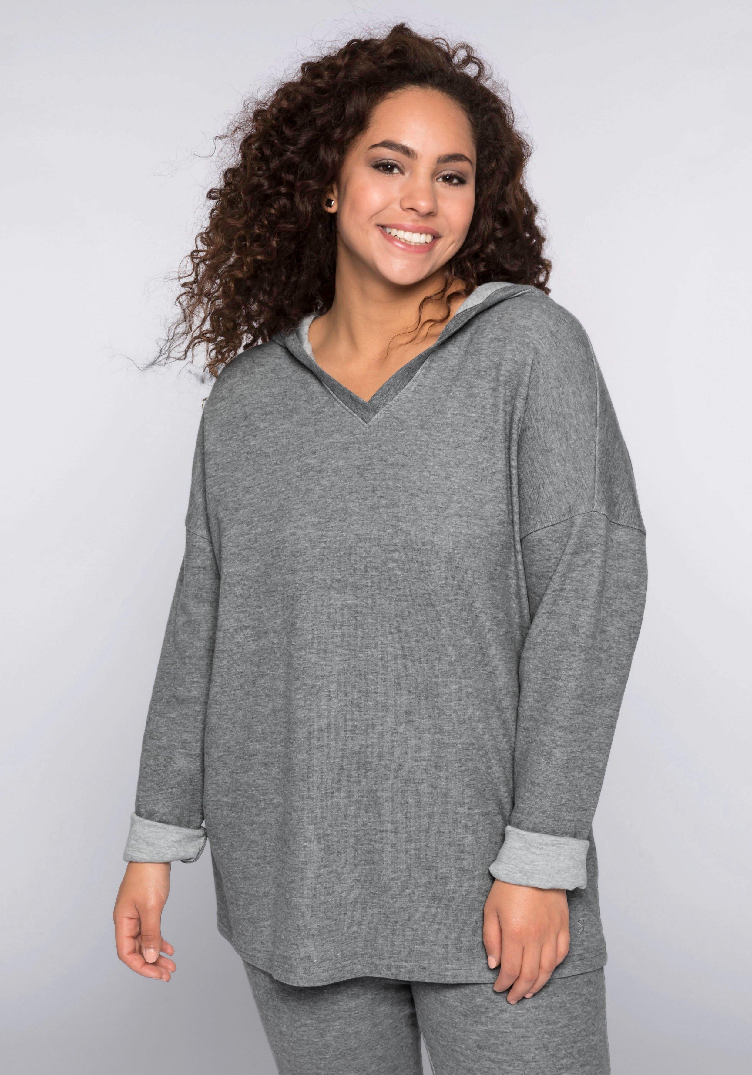 Shirt mit V-Ausschnitt und Kapuze