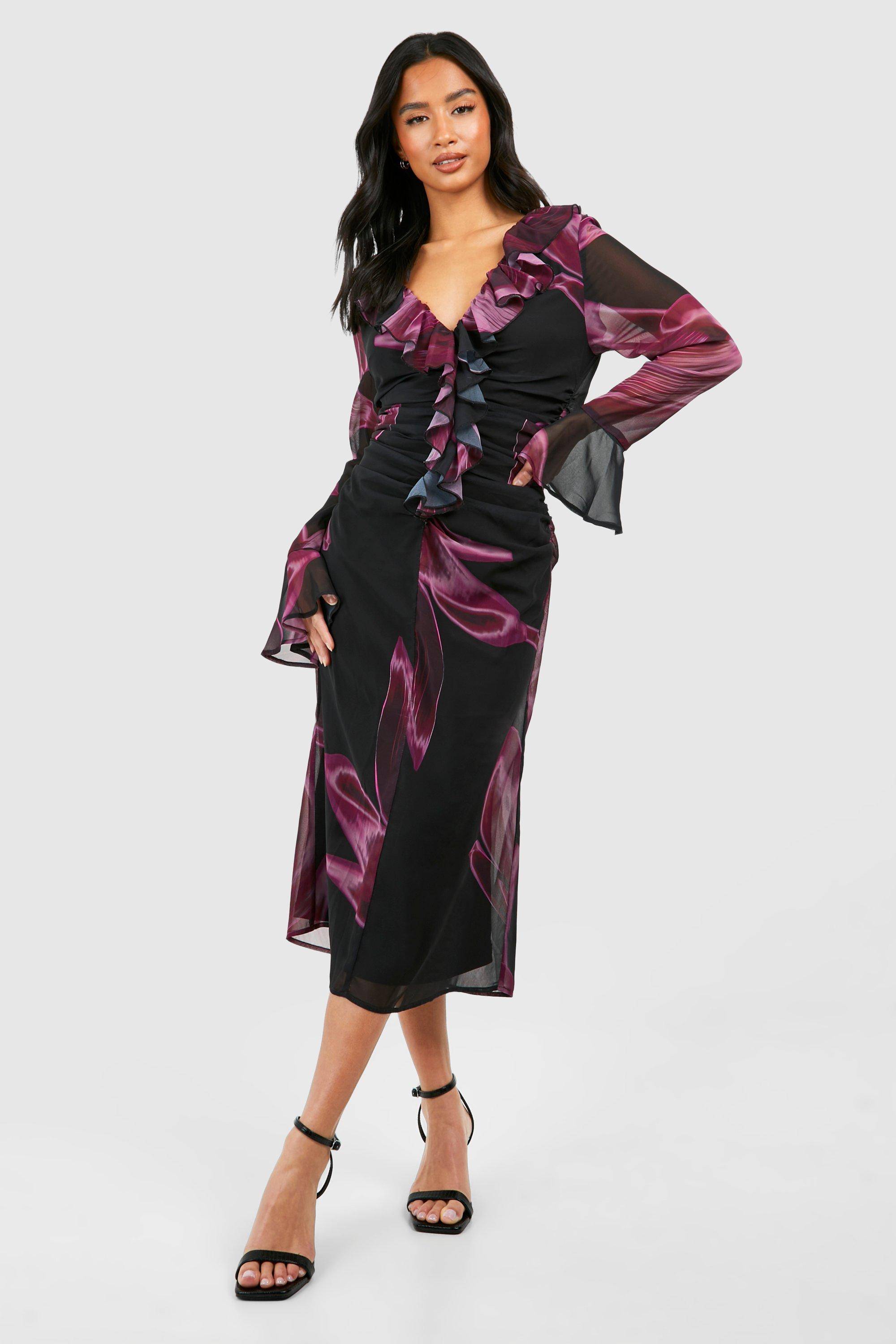 boohoo Petite robe midaxi tissée à imprimé floral sombre, volants et fronces