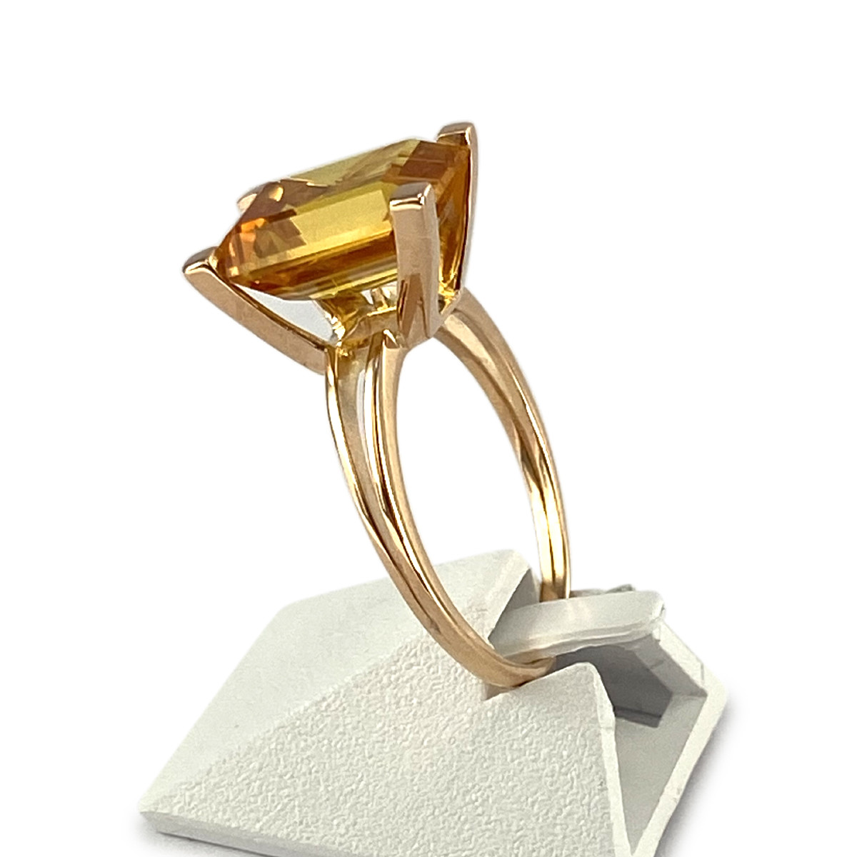 Bague d'occasion or 750 jaune corindon synthétique