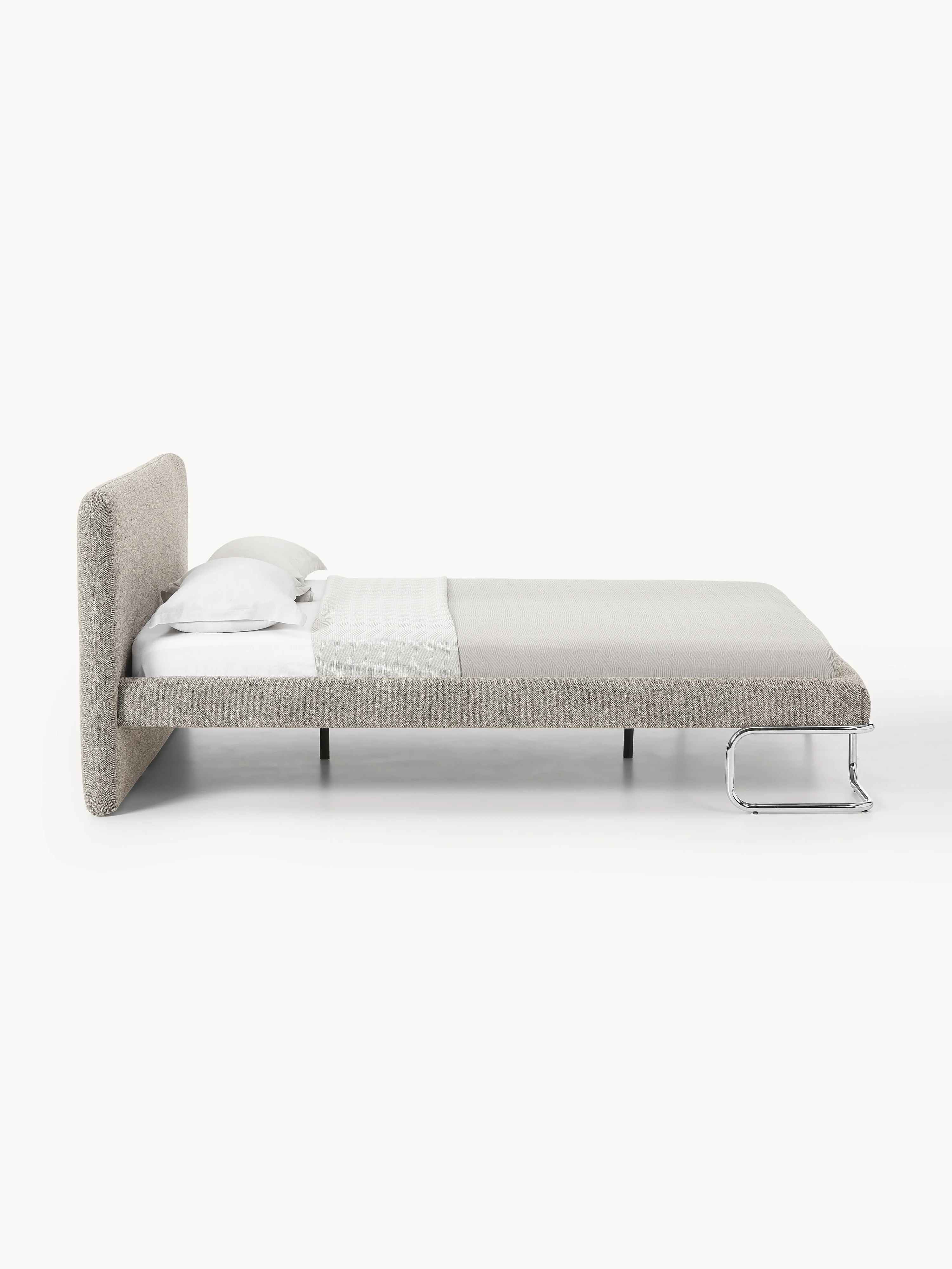 Bouclé gestoffeerd bed Olina met metalen poten