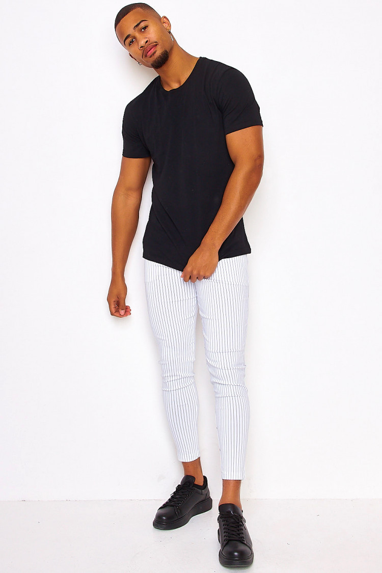 Pantalon chino blanc à rayures noires