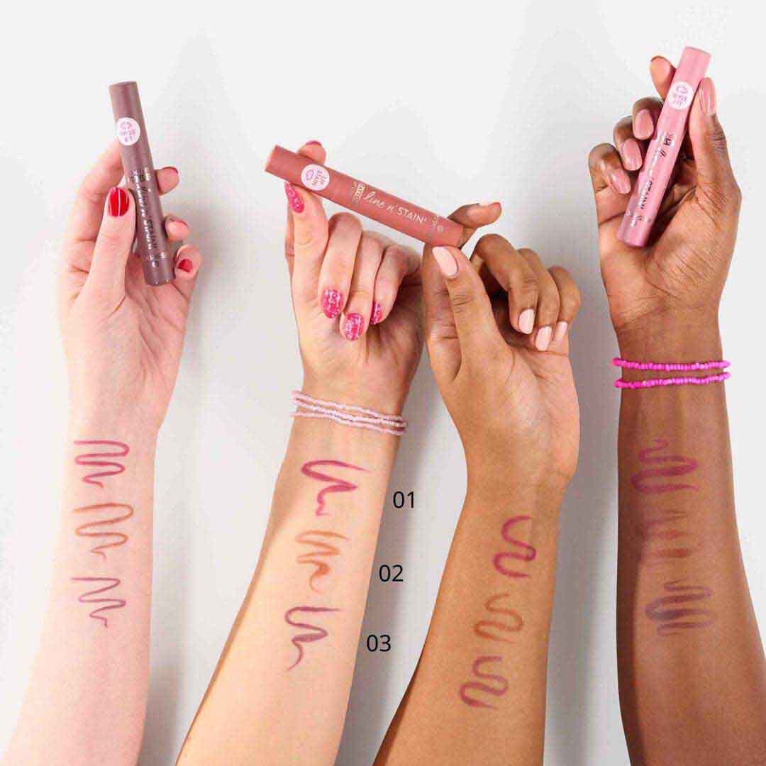 ESSENCE  Lápis de lábios com efeito tatuagem