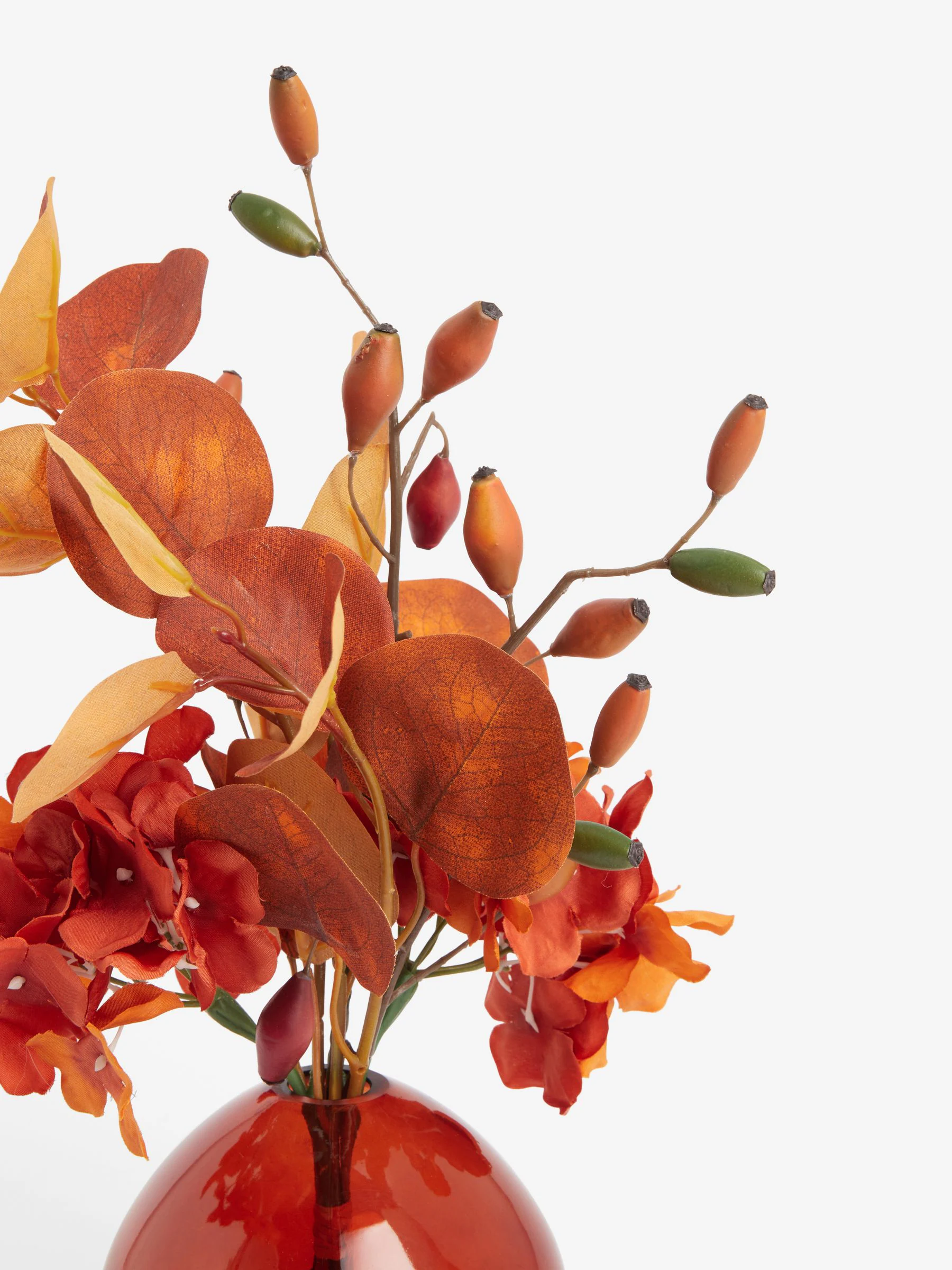 Arrangement met kunsthortensia in glazen vaas