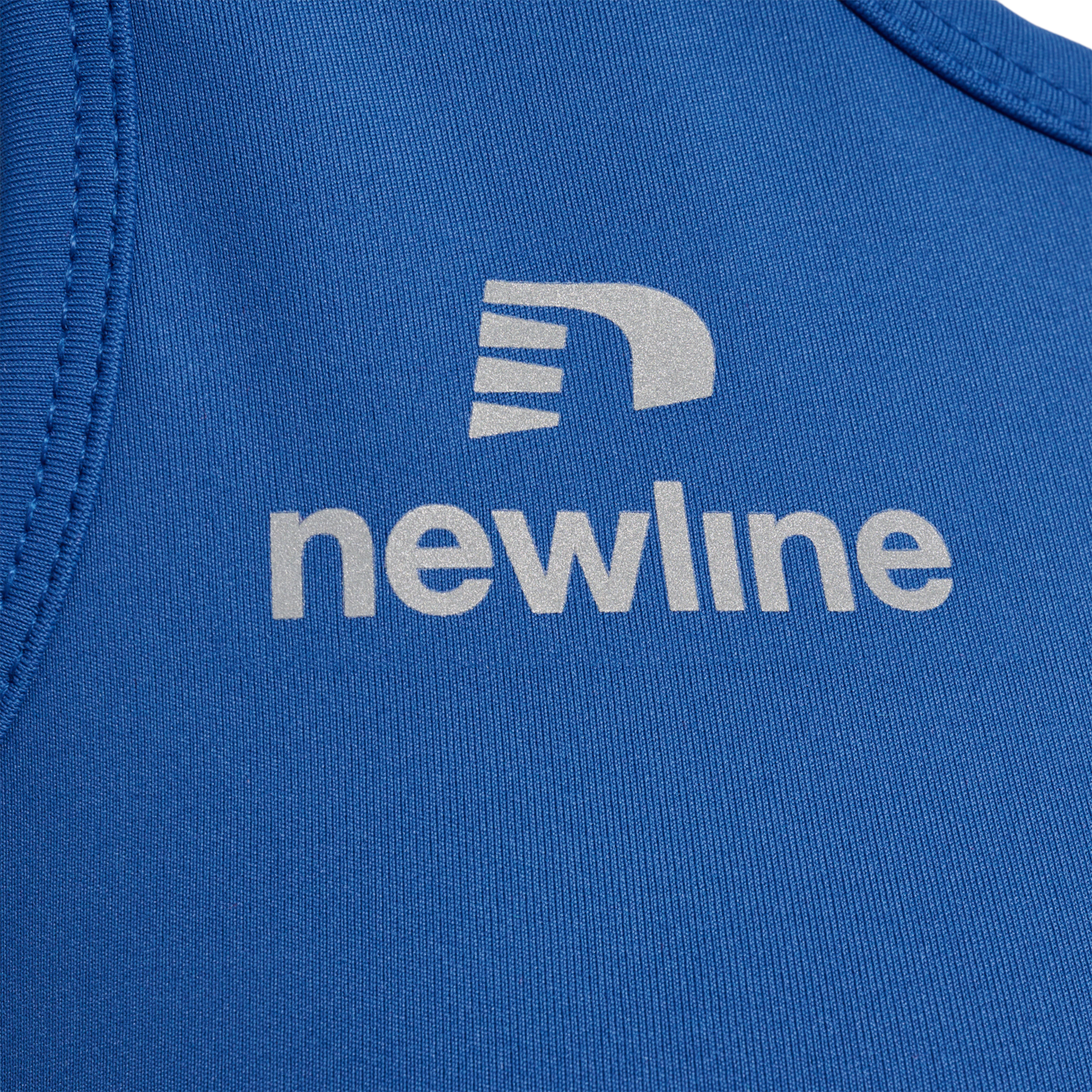 WOMEN'S ATHLETIC TOP