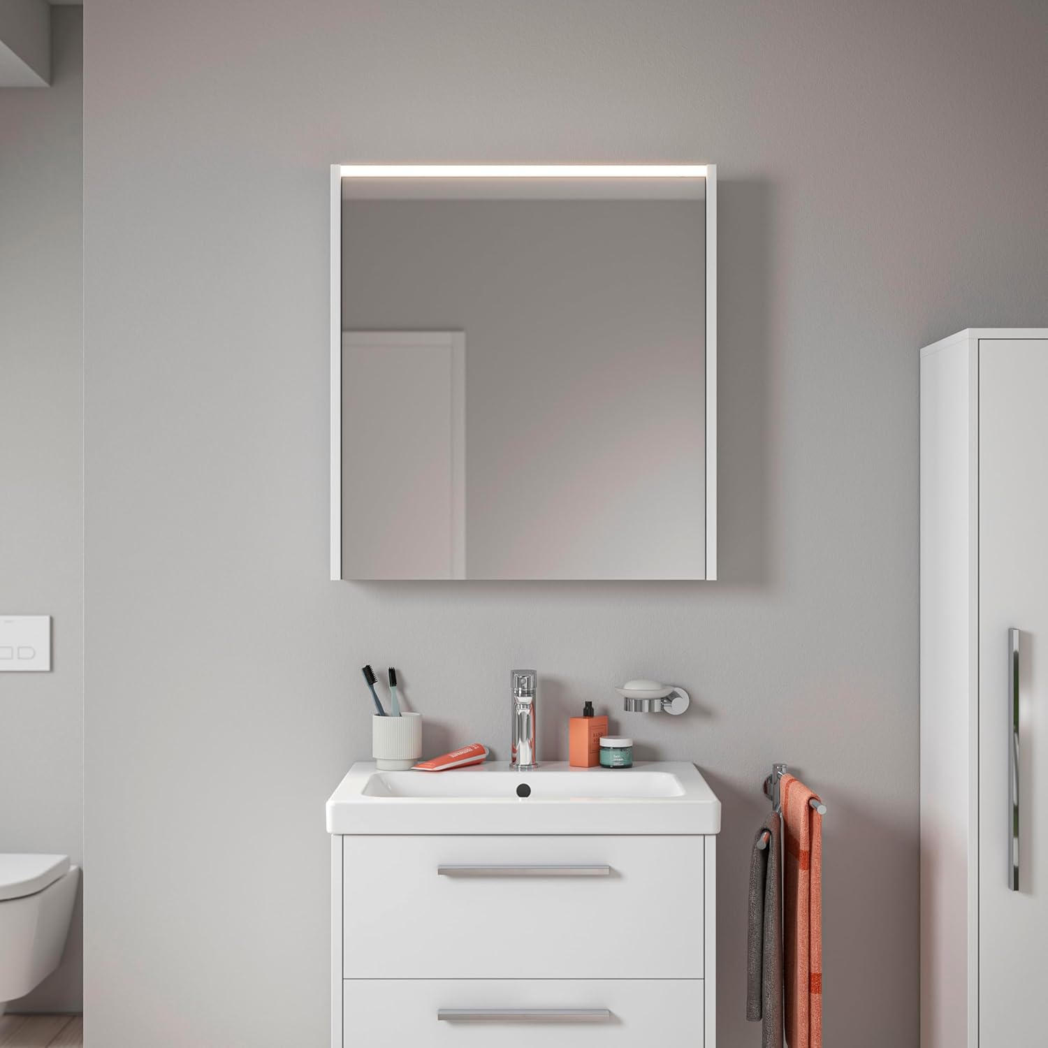 Duravit D-Code Spiegelschrank, Steckdose Typ F (EU, DE), 1 Tür mit Anschlag Links, LED-Lichtfeld Oben, 651x700mm, 5 W, DC7105L18180000, Farbe: weiß matt