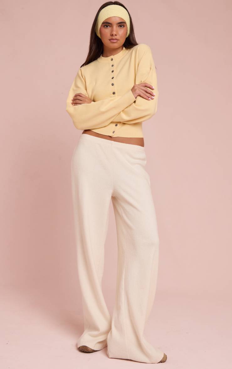 Pale Yellow Cardigan En Maille Compacte